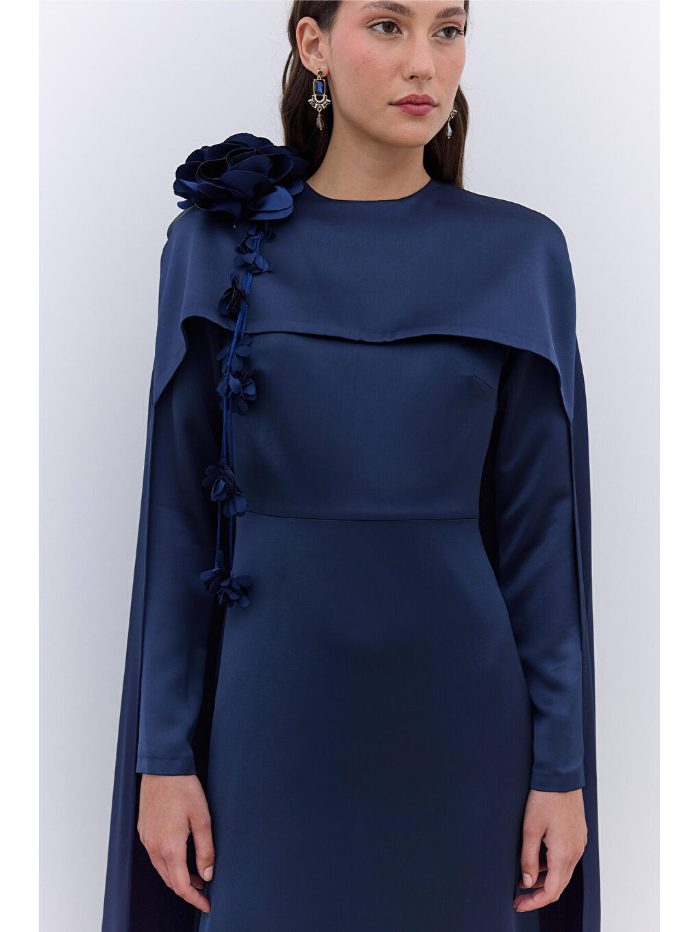 Lacivert Pelerinli Çiçek Detaylı Abiye Elbise Gece Mavisi-1
