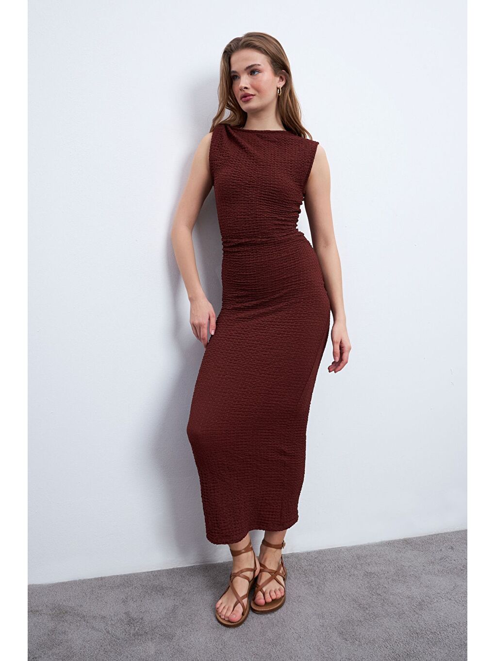 Kadın Bordo Omuz Büzgülü Midi Boy Bürümcük Elbise-2