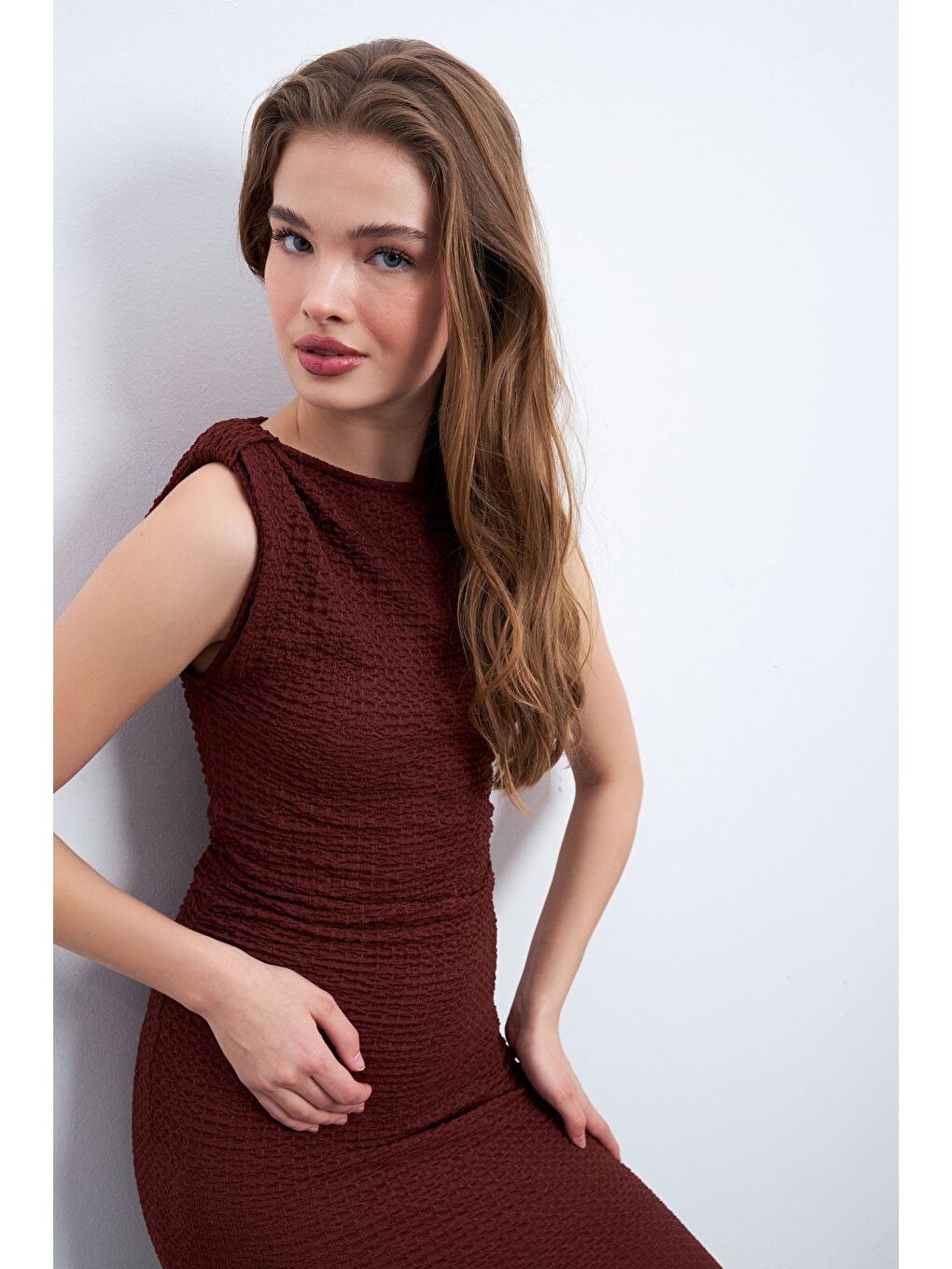 Kadın Bordo Omuz Büzgülü Midi Boy Bürümcük Elbise-5