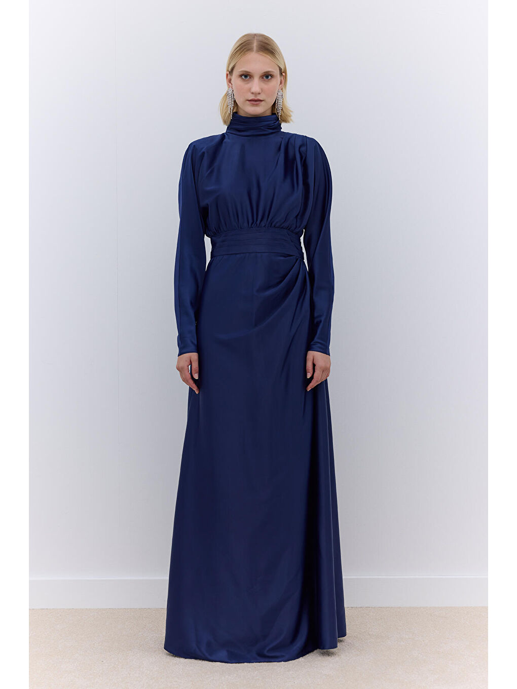Saten Omuz Drapeli Abiye Elbise Lacivert-3