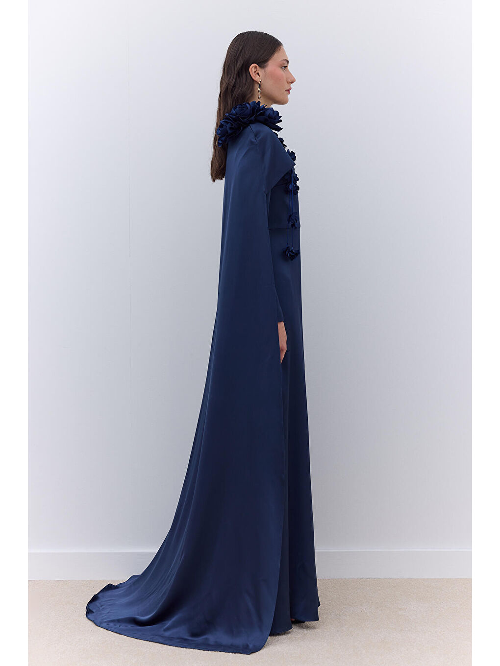 Lacivert Pelerinli Çiçek Detaylı Abiye Elbise Gece Mavisi-3