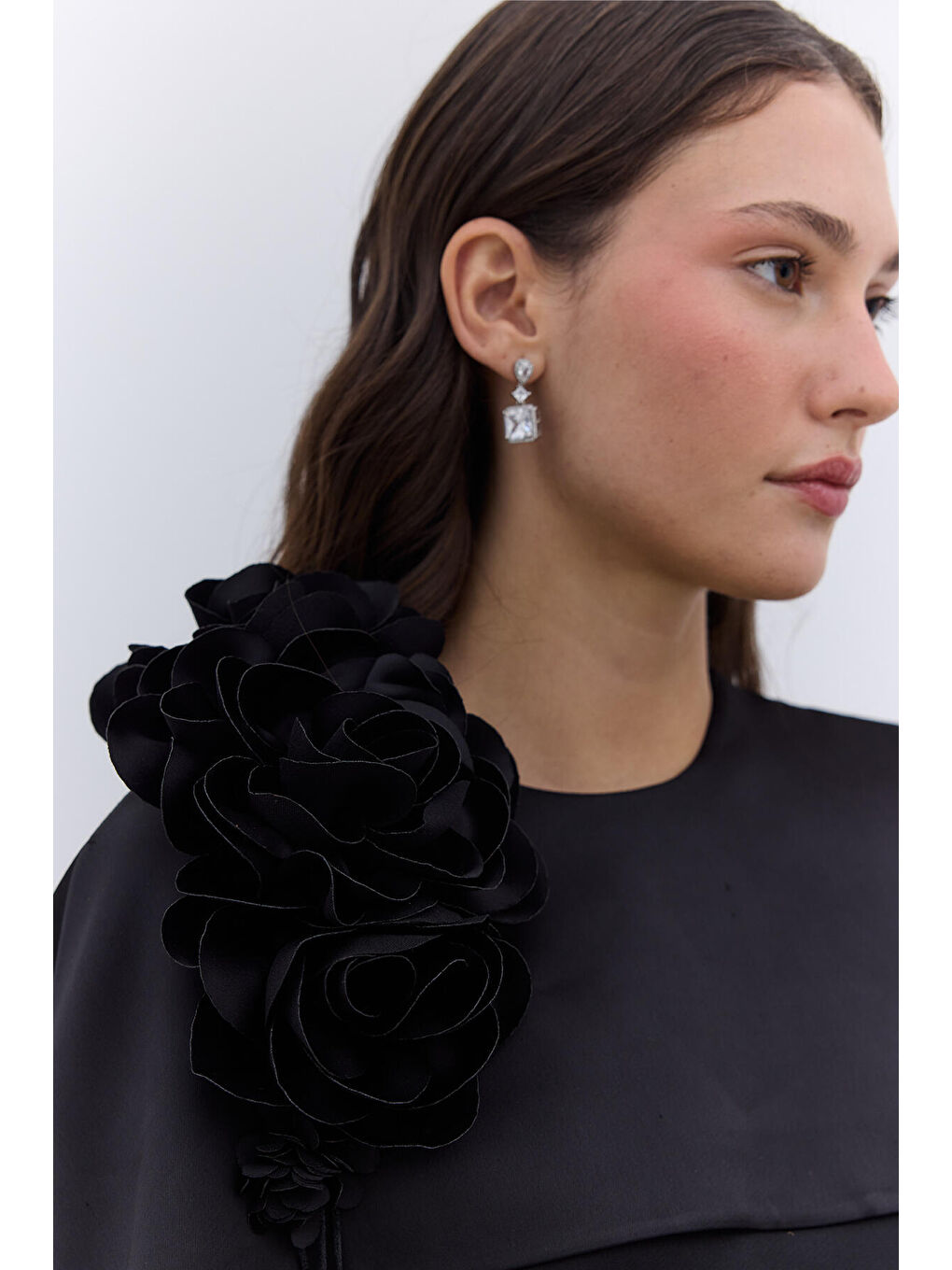 Pelerinli Çiçek Detaylı Abiye Elbise Siyah-5