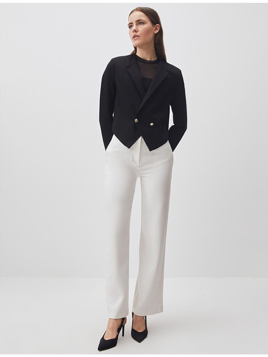 Siyah Açık Yaka Uzun Kollu Crop Blazer Ceket-4