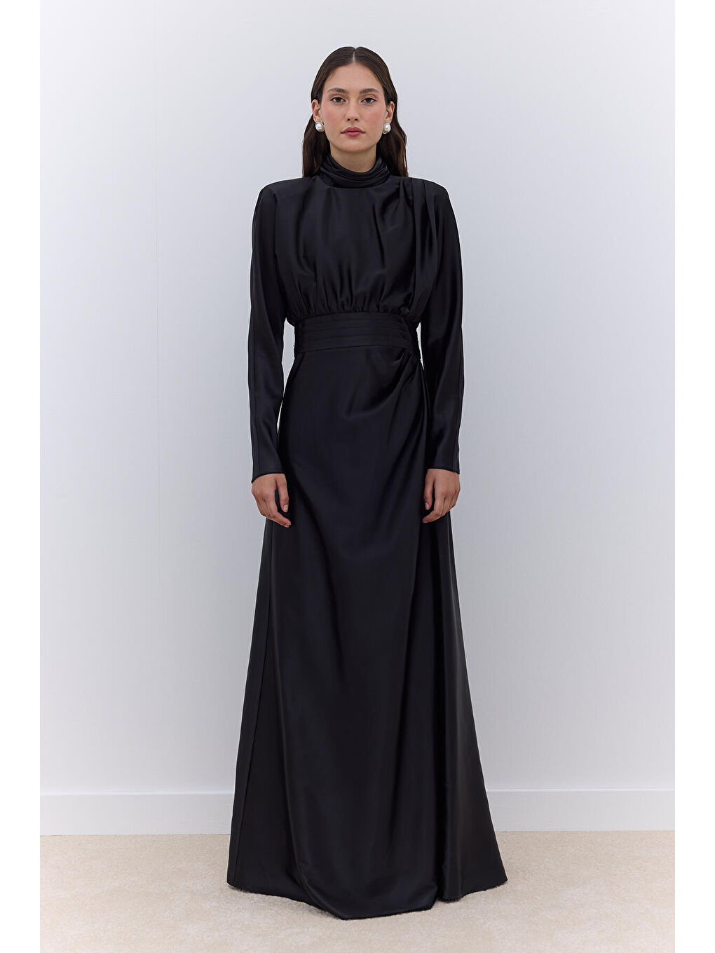 Saten Omuz Drapeli Abiye Elbise Siyah-2