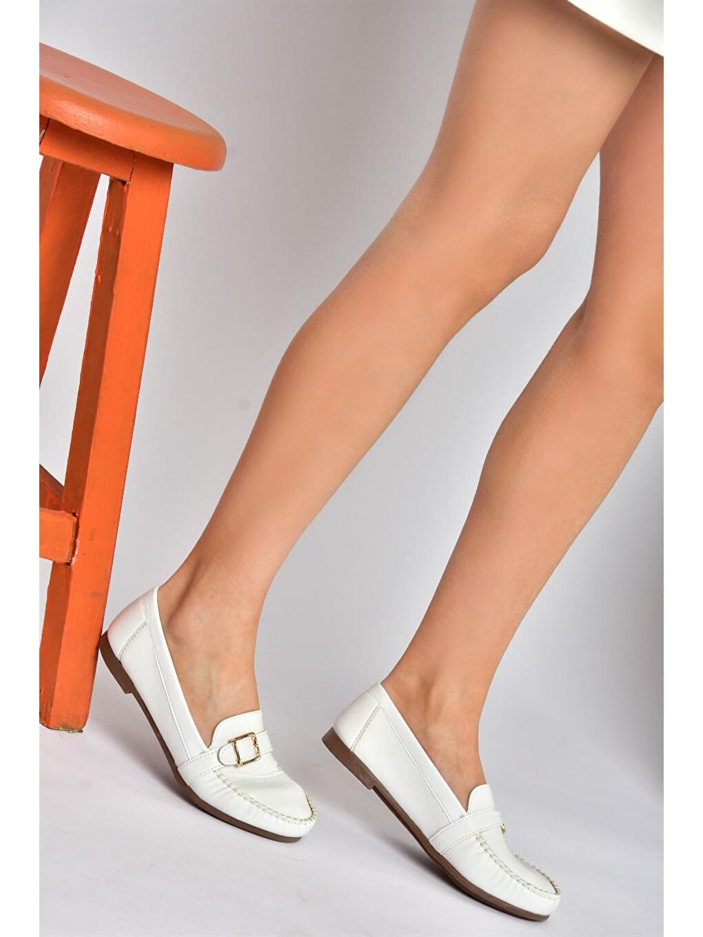 P757035009 Beyaz Toka Detaylı Günlük Kadın Babet-1