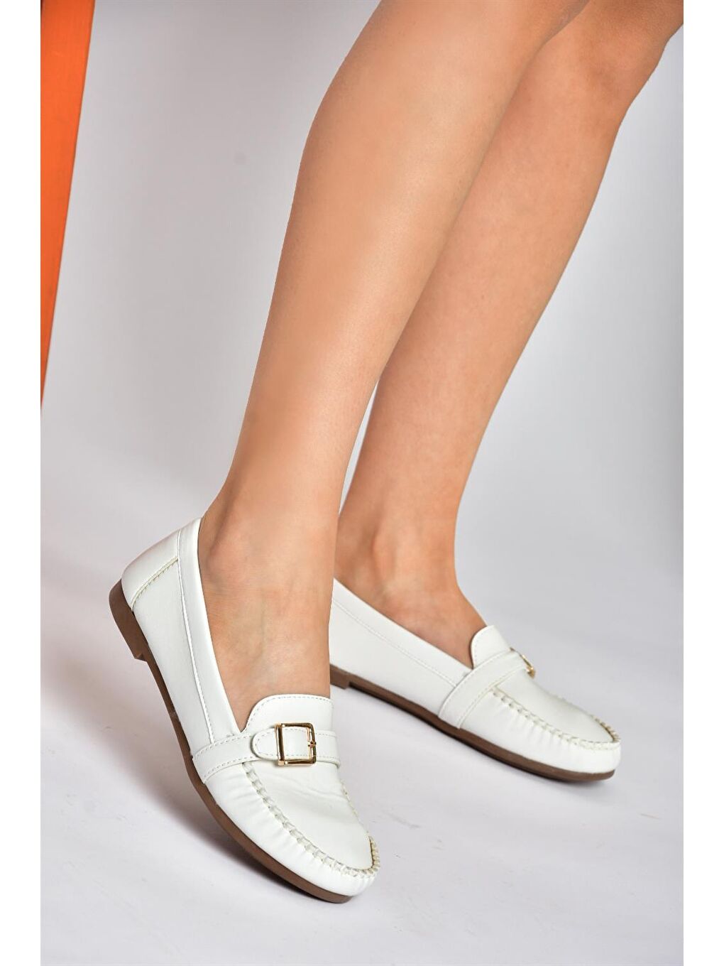 P757035009 Beyaz Toka Detaylı Günlük Kadın Babet-3