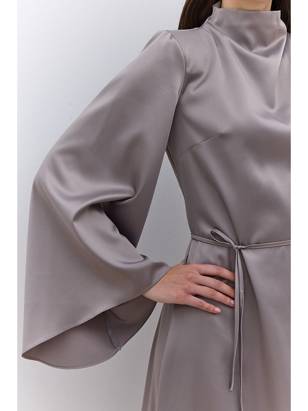 Gri Saten Geniş Kol Abiye Elbise Gümüş-2