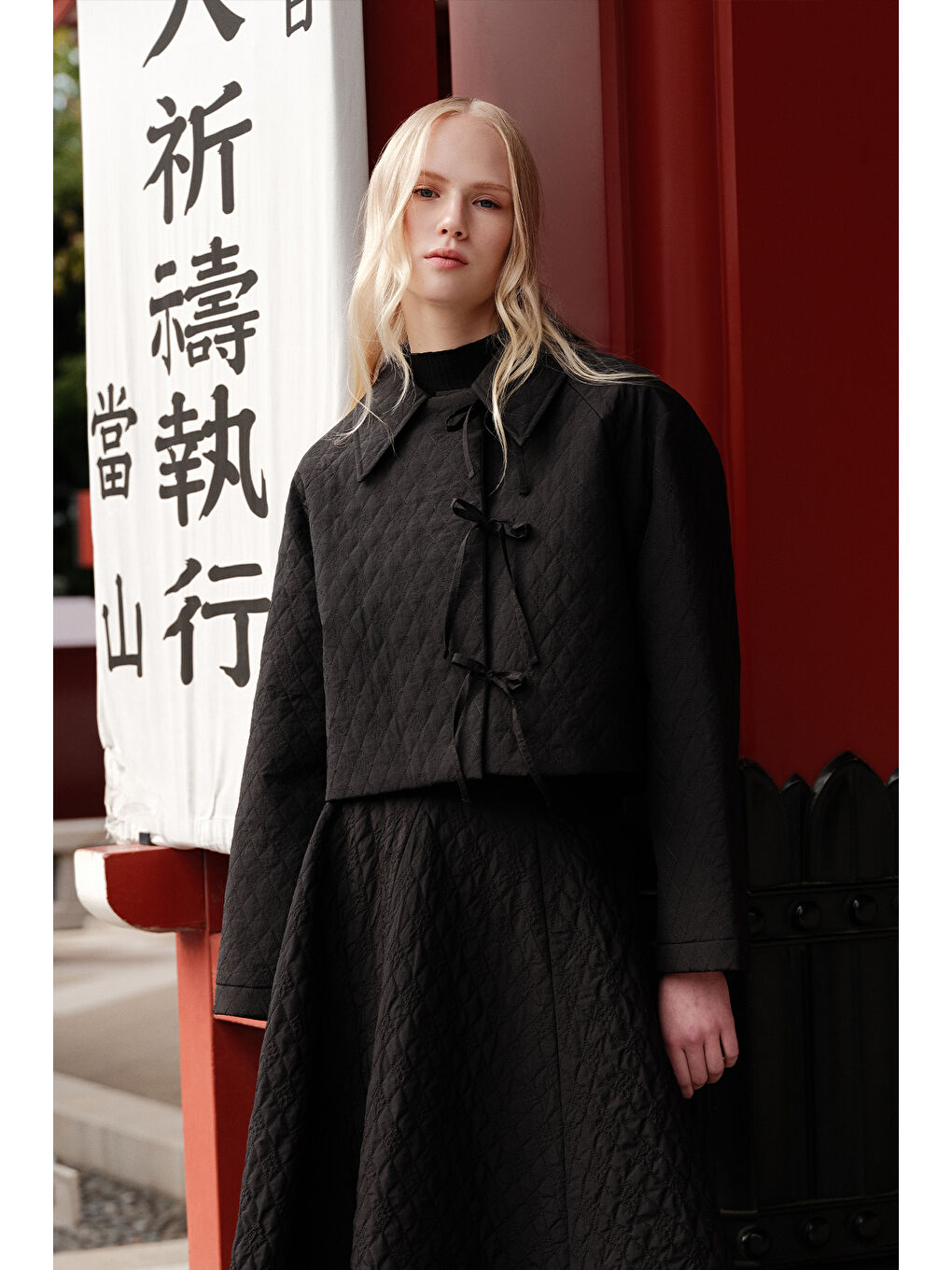 Kapitone Bağlamalı Kısa Ceket Siyah