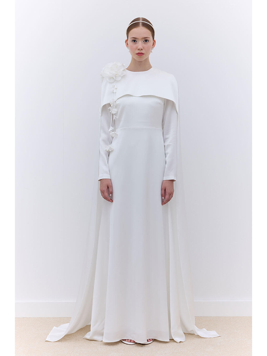 Pelerinli Çiçek Detaylı Abiye Elbise Ekru-2