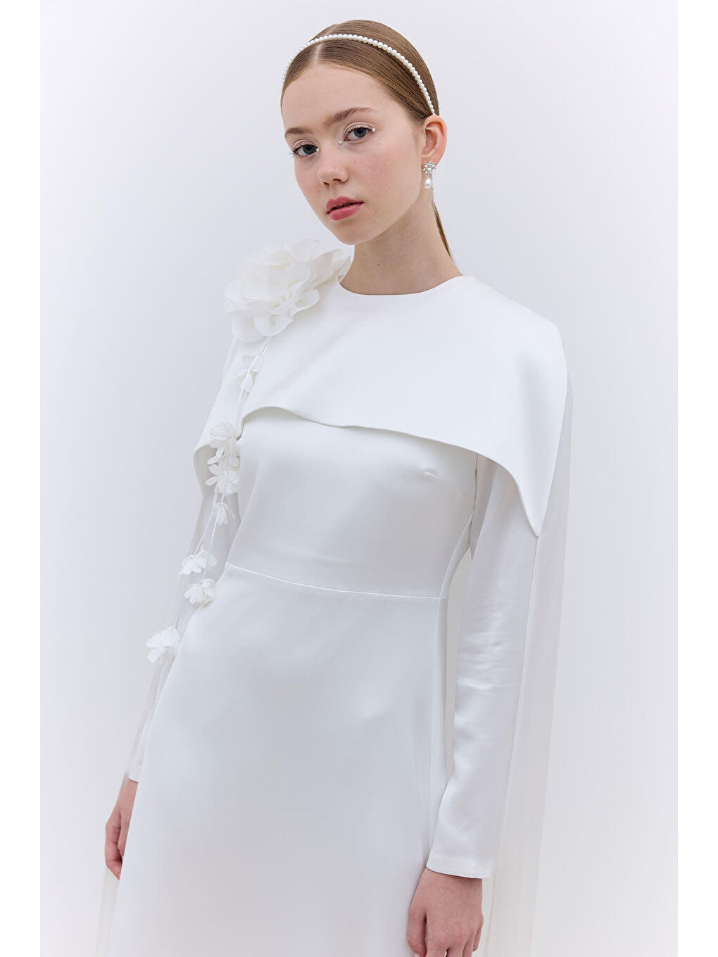 Pelerinli Çiçek Detaylı Abiye Elbise Ekru-4