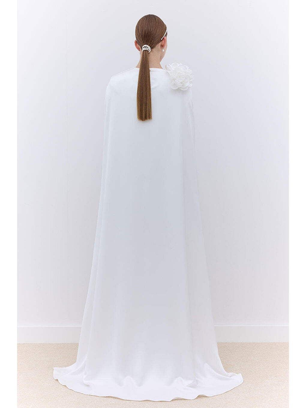 Pelerinli Çiçek Detaylı Abiye Elbise Ekru-5