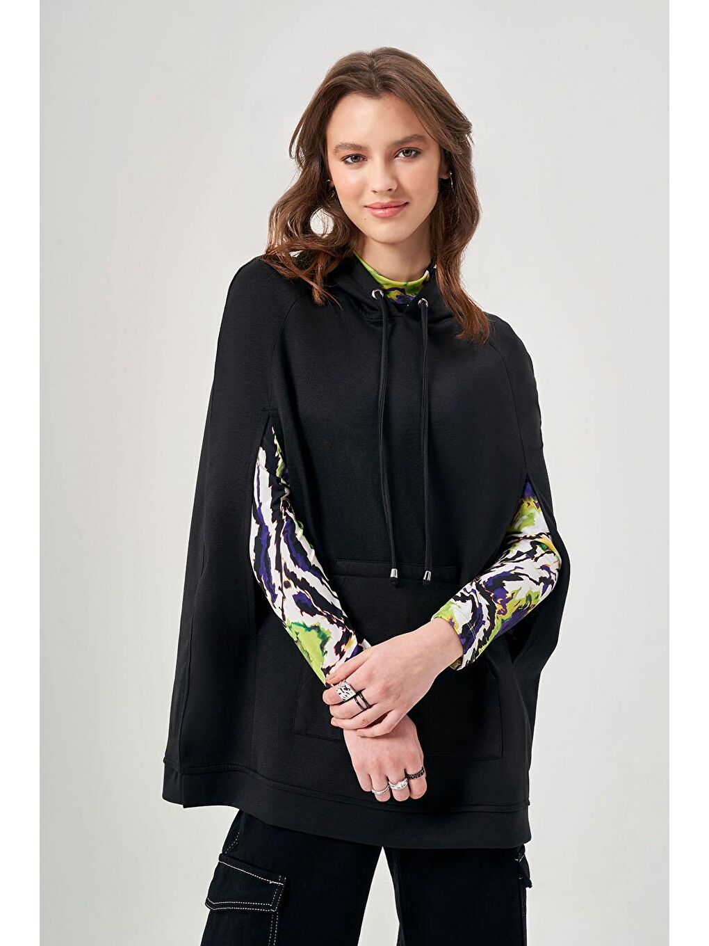 Pelerin Kapüşonlu Siyah Sweatshirt-1