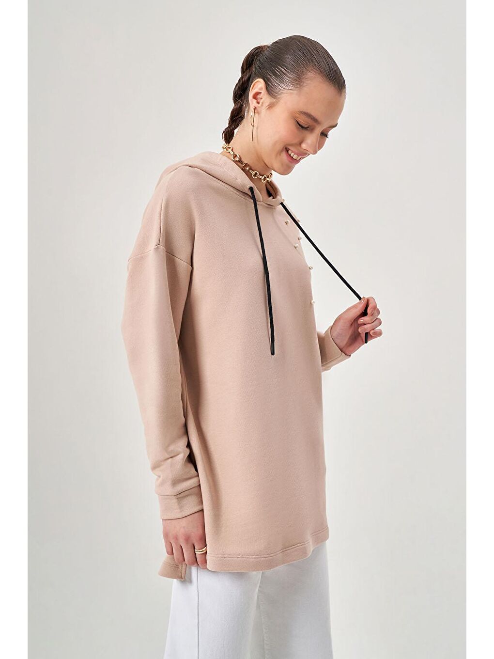 Mizalle Bej Omuzu İncili Kapüşonlu Bej Sweatshirt - 2