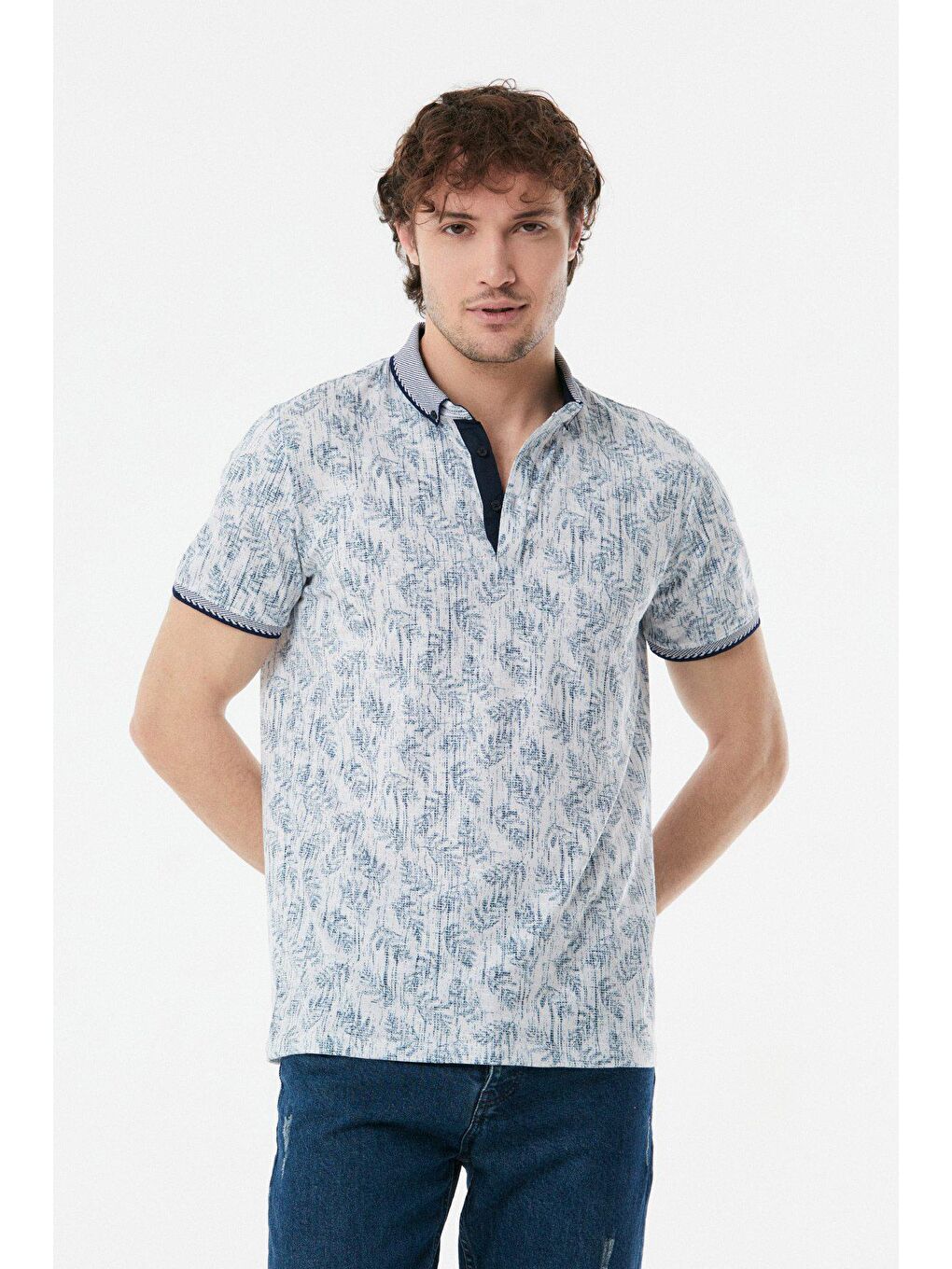 Lacivert Yaprak Baskılı Polo Yaka Tişört