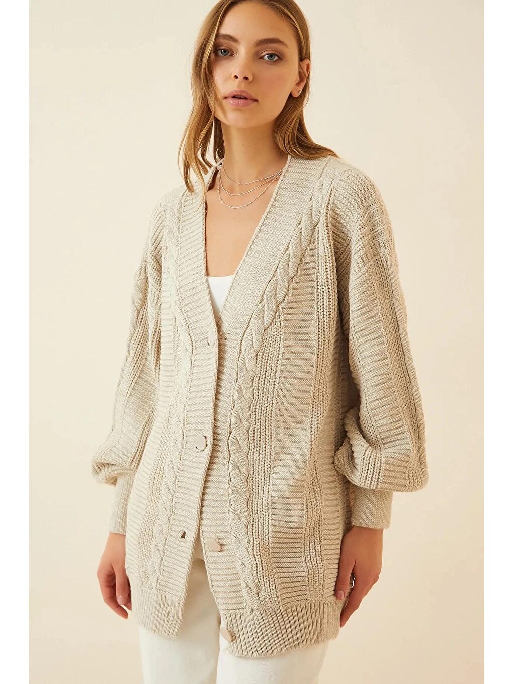 Kadın Bej Saç Örgü Desen Uzun Düğmeli Rahat Kesim Triko Hırka HZL23W-BD1100691