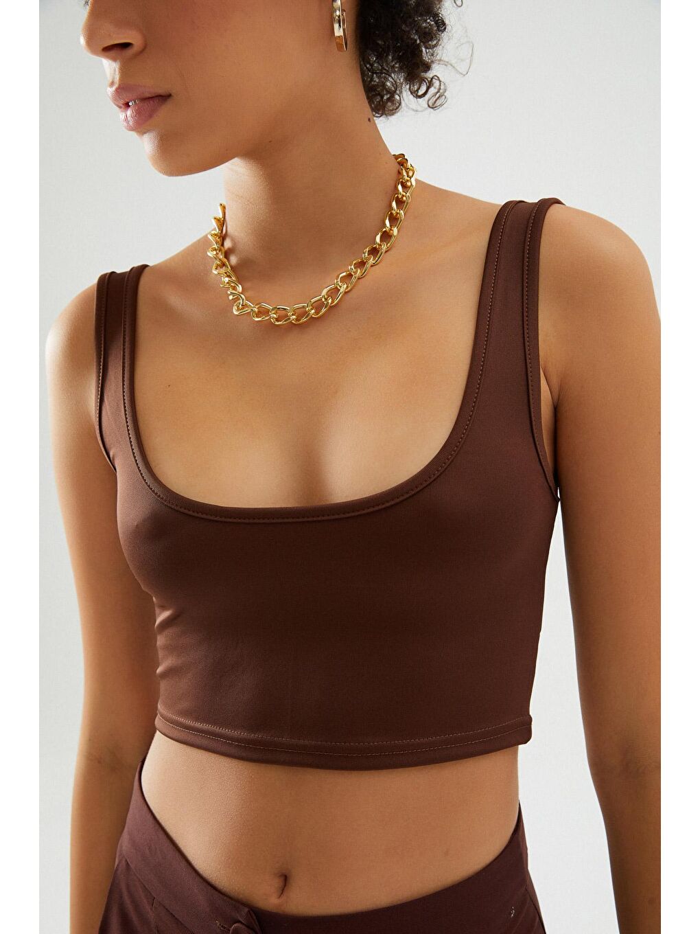 Kahverengi Kalın Askılı Crop Atlet Koyu Kahve