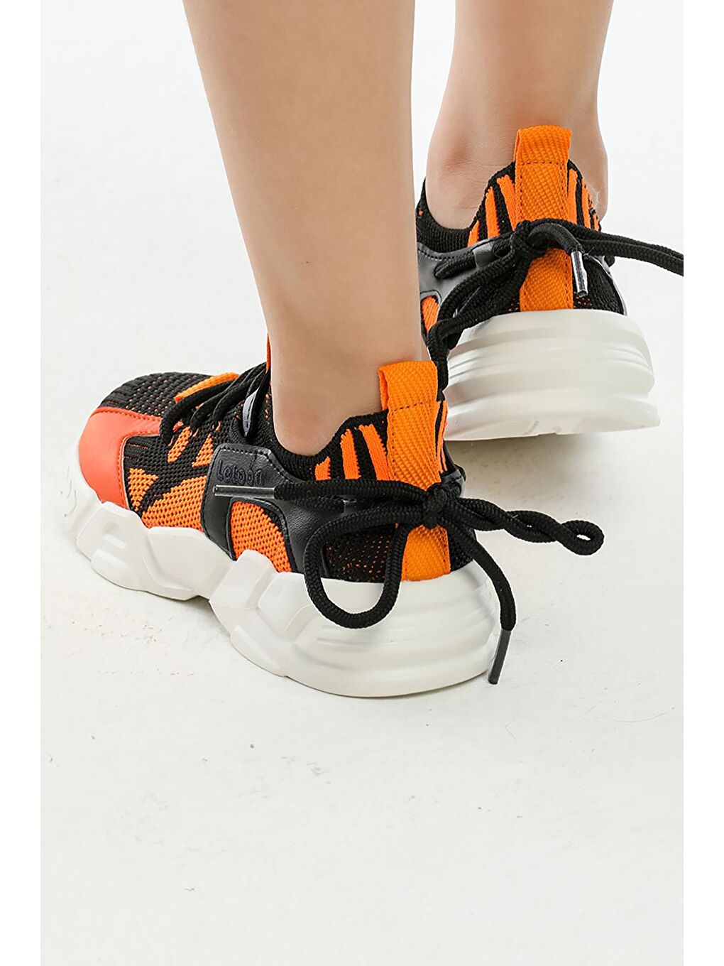 Siyah Yuvarlak Burunlu Bağcıklı Kız Çocuk Spor Ayakkabı-3