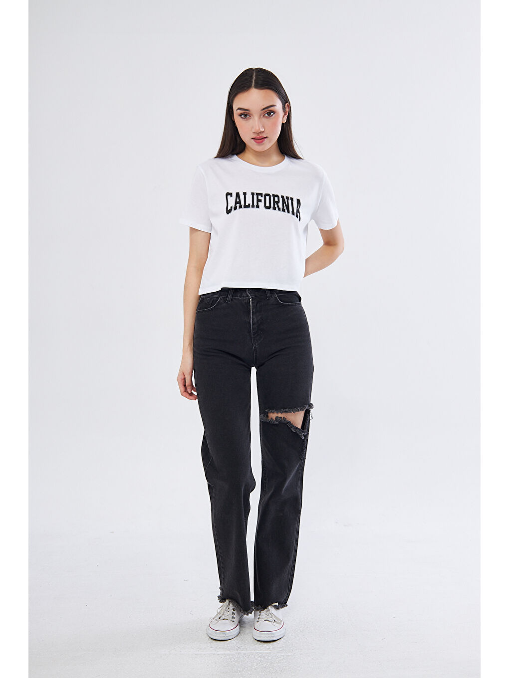 Charamela Beyaz California Baskılı Crop Tshirt