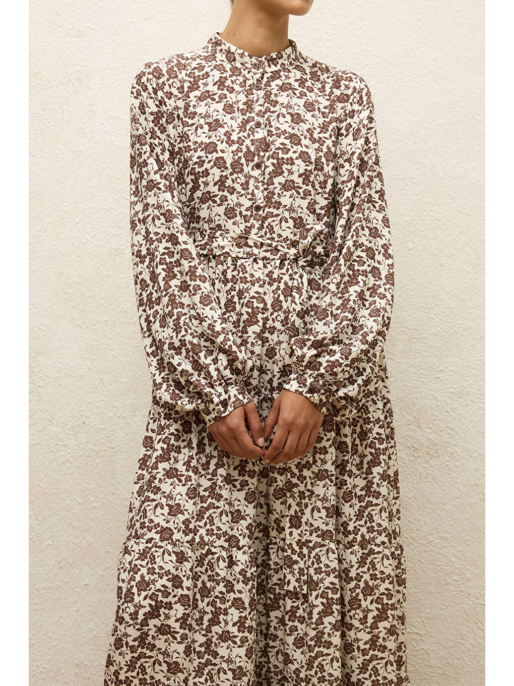 Kahverengi Desenli Katlı Viskon Elbise Poppy Tozlu Kahve-6