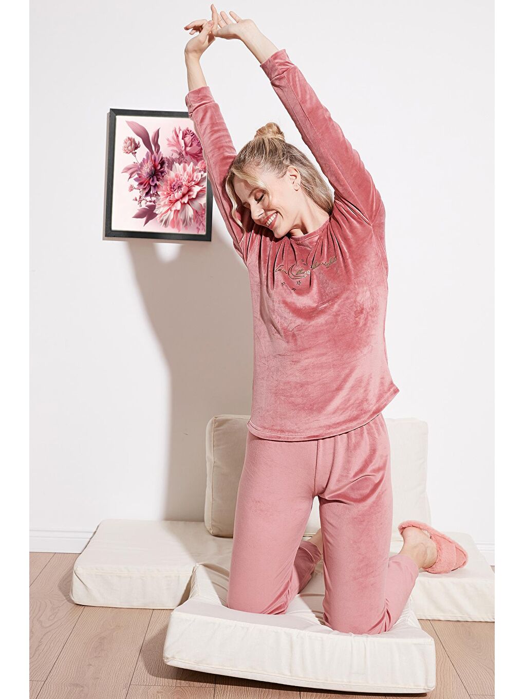 Pembe Regular Fit Yumuşak Dokulu Kadife Pijama Takımı 6094200