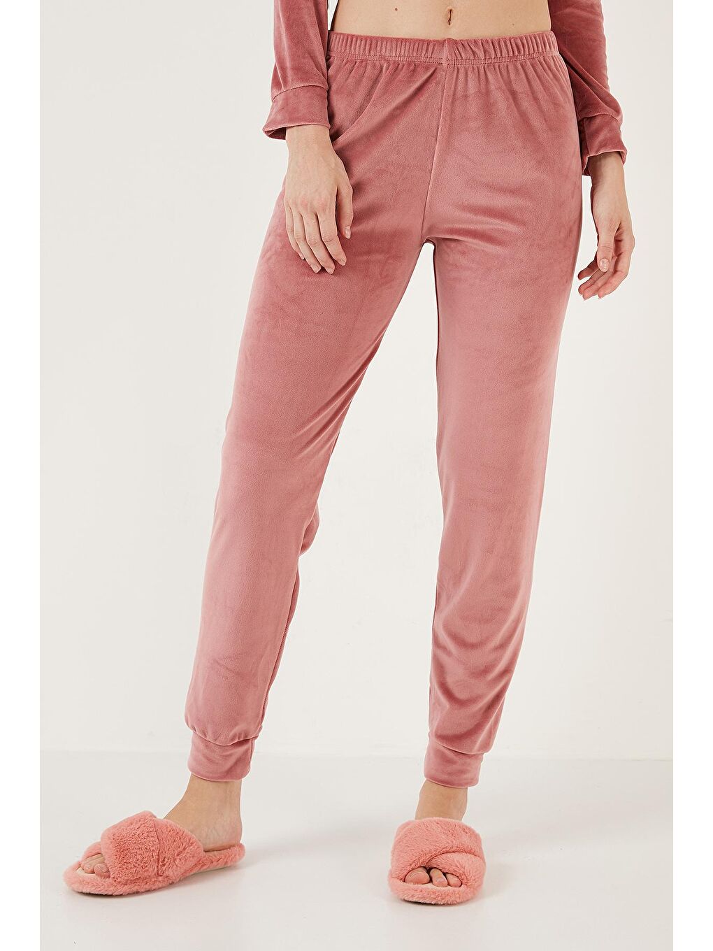 Pembe Regular Fit Yumuşak Dokulu Kadife Pijama Takımı 6094200-4
