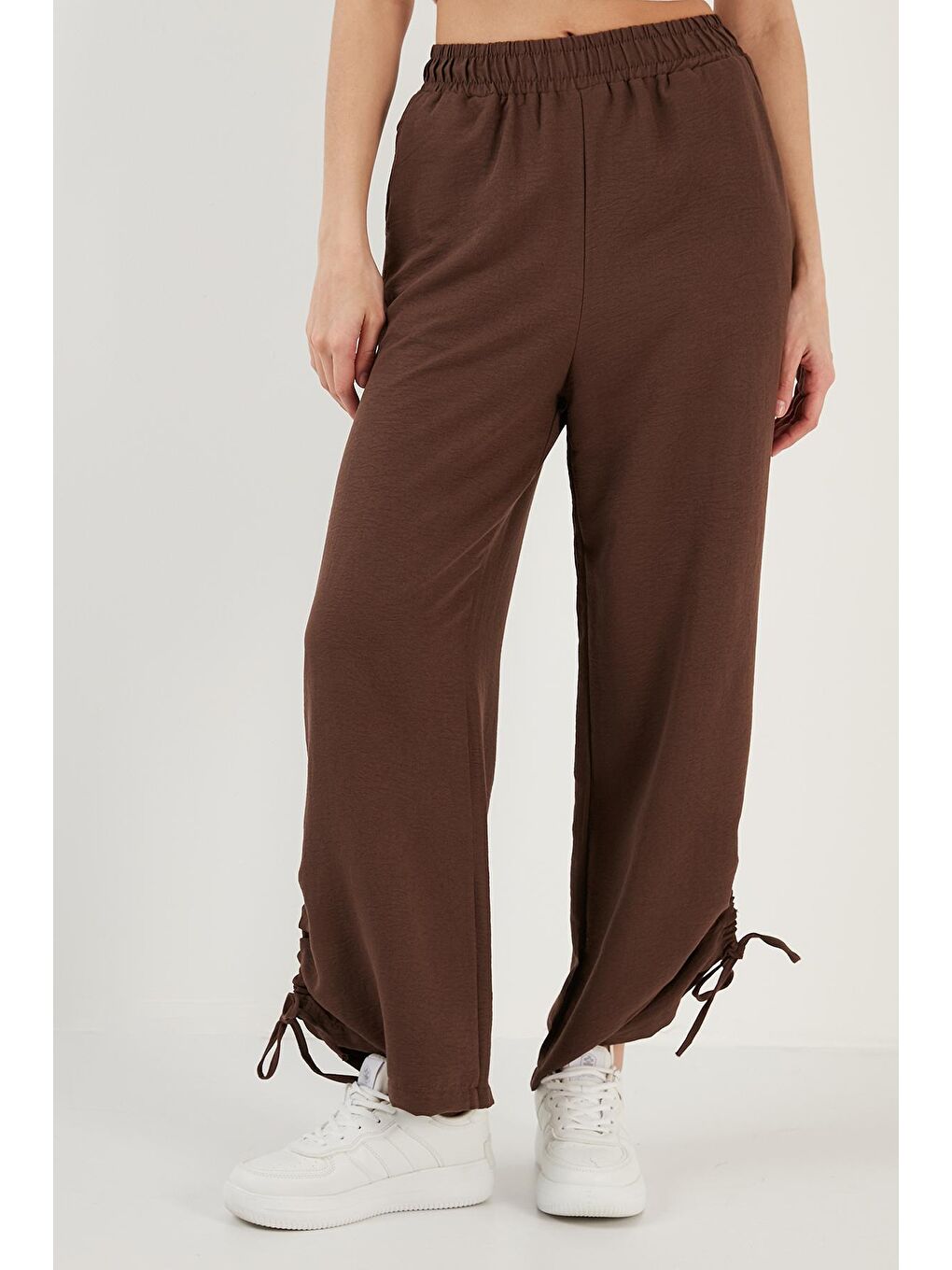 Kahverengi Rahat Kesim Büzgülü Bol Paça Yazlık Pantolon 6236381-2