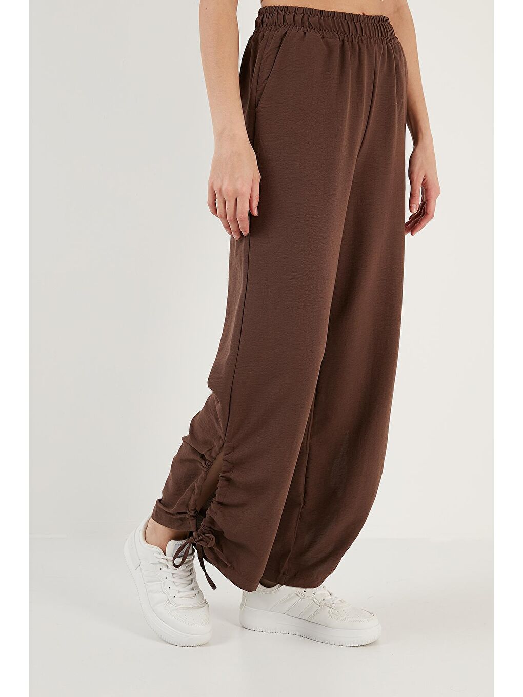 Kahverengi Rahat Kesim Büzgülü Bol Paça Yazlık Pantolon 6236381-3