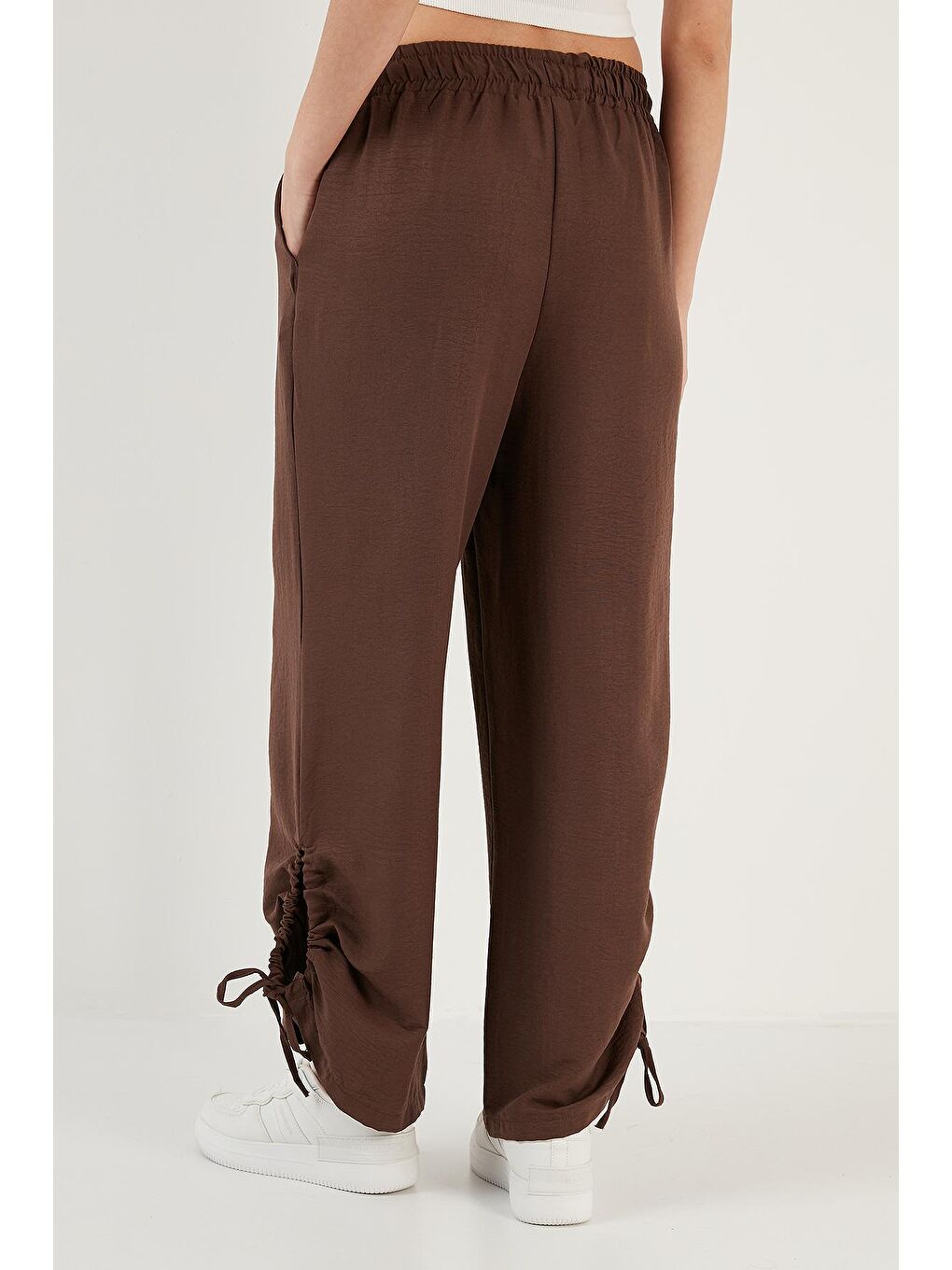 Kahverengi Rahat Kesim Büzgülü Bol Paça Yazlık Pantolon 6236381-4