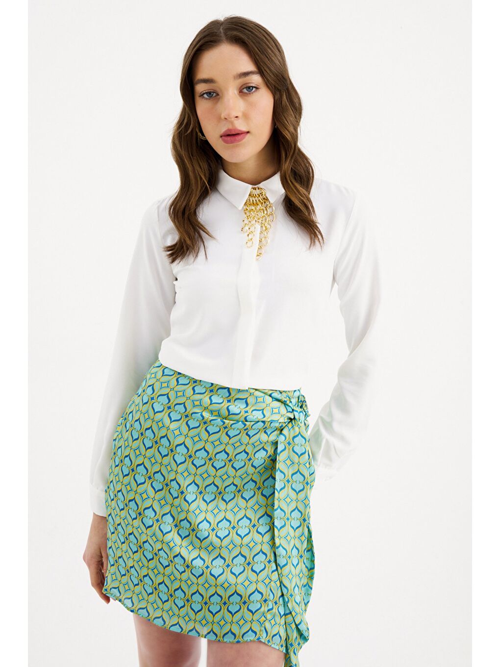 Zincir Aksesuarlı Düz Gömlek - Ekru-1