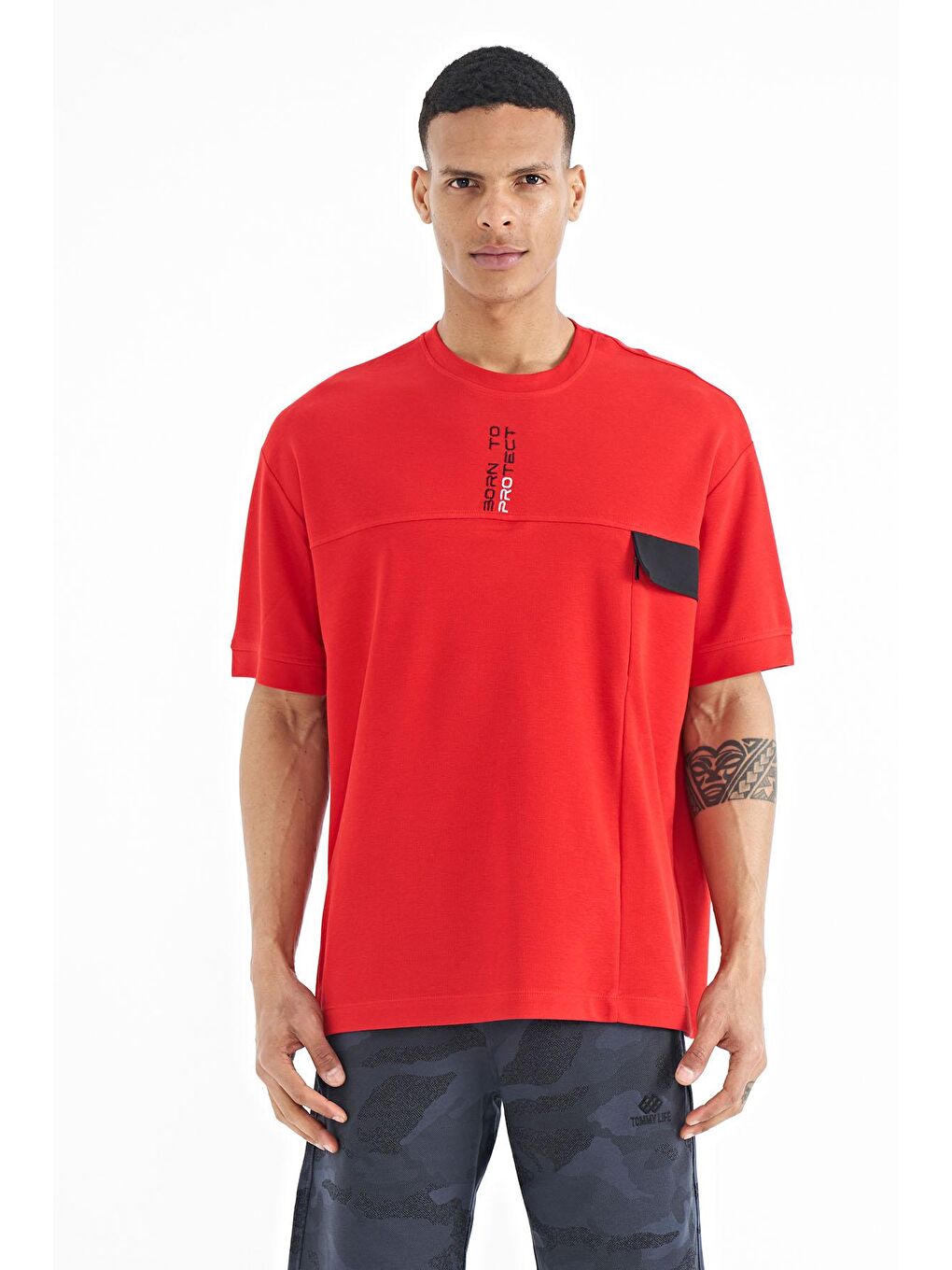 TOMMYLIFE Kırmızı Gizli Cep Detaylı Baskılı Oversize Erkek T-shirt - 88244