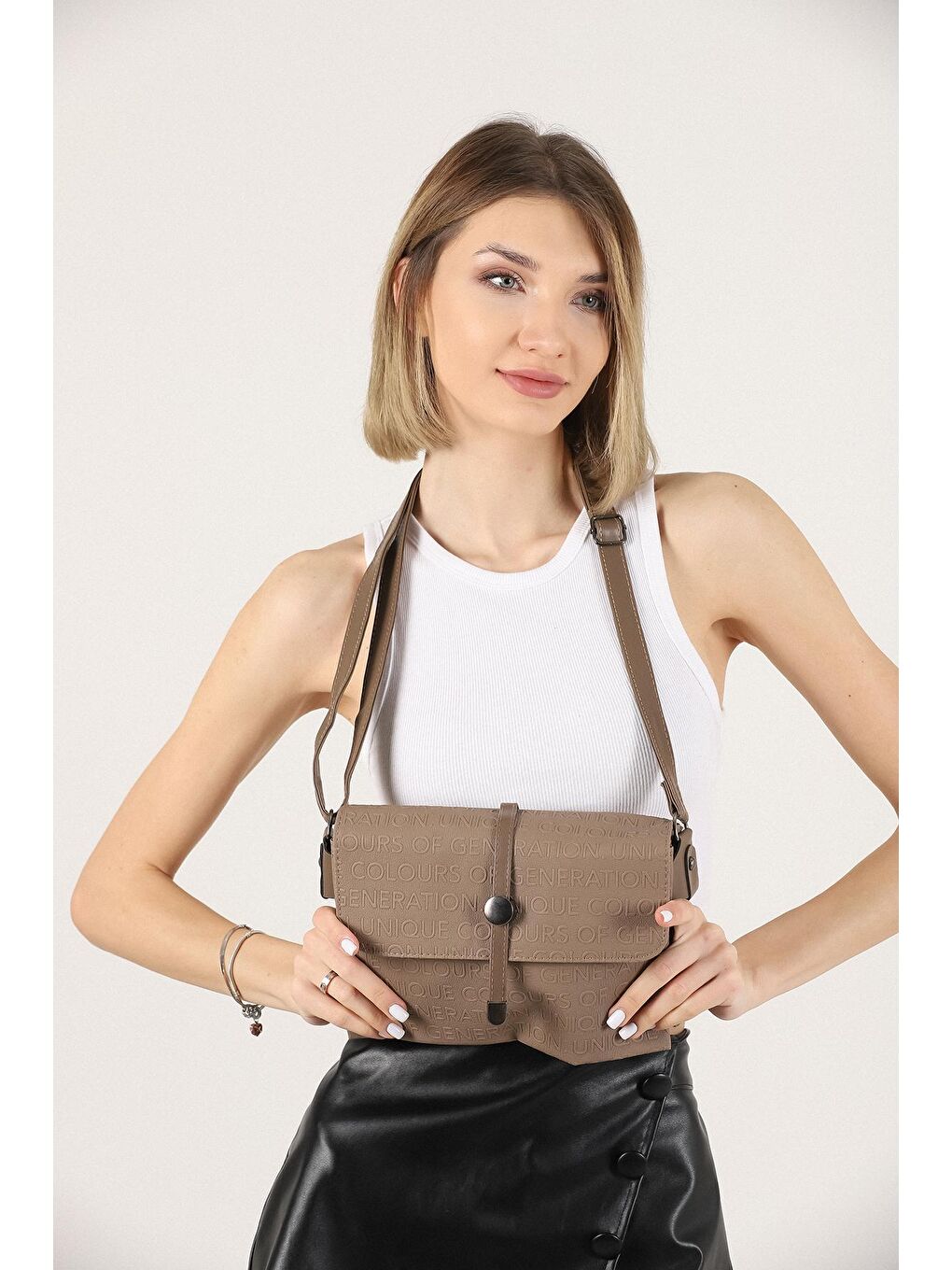 Bej Kabartma Yazılı Omuz Çantası-4