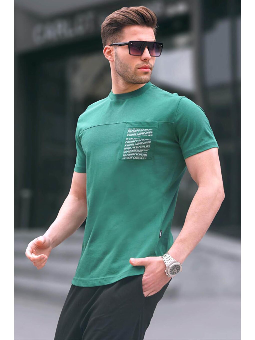 Madmext Koyu Yeşil Regular Fit Yama Cepli Erkek Tişört 6102