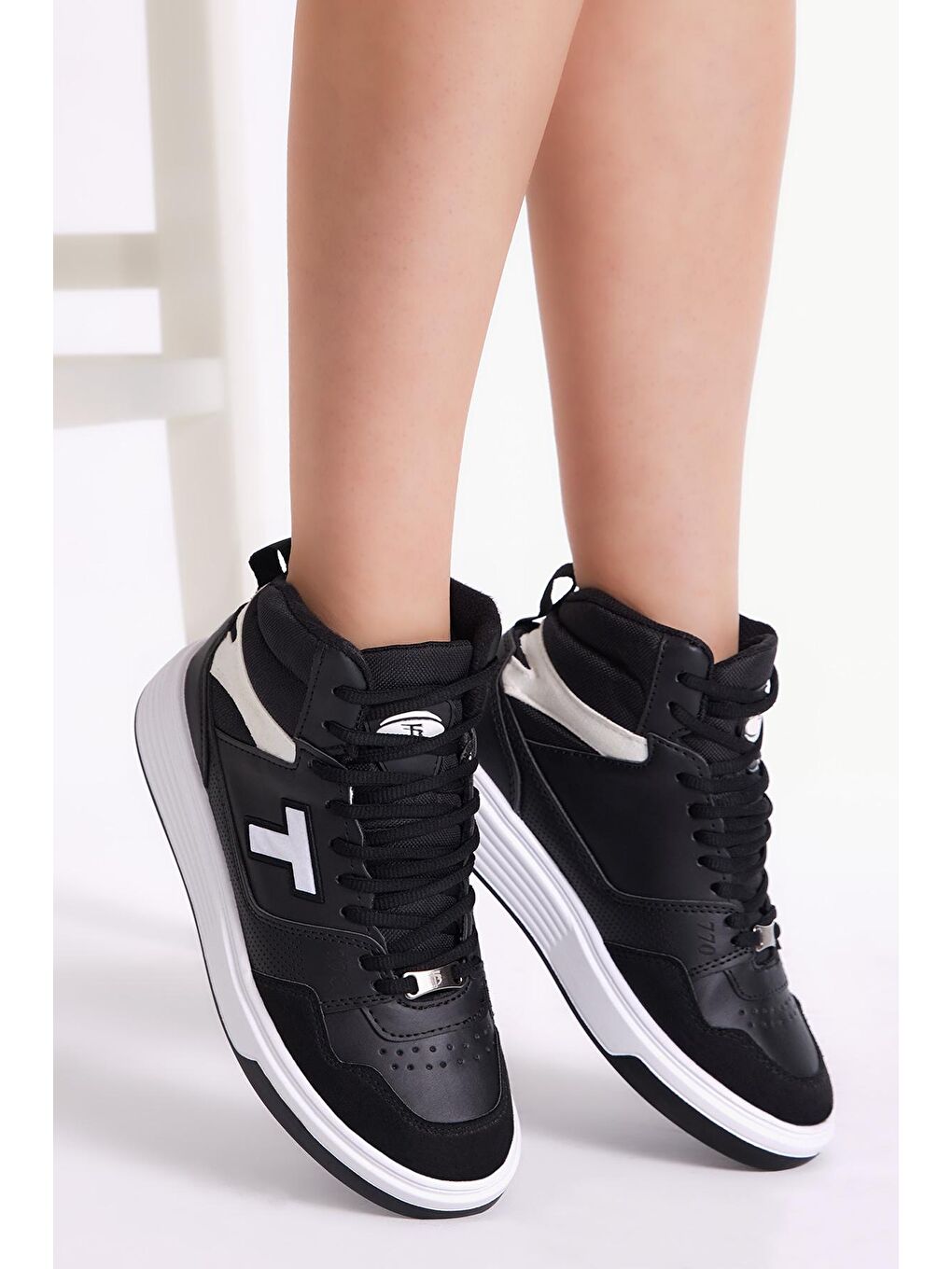 Unisex Siyah Beyaz Rahat Kalıp Poli Taban Bağcıklı Uzun Sneaker-1