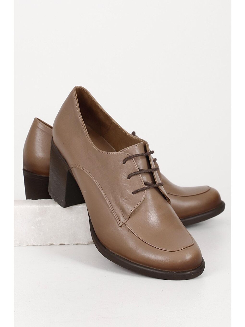 Bej VİZON  Hakiki Deri Yuvarlak Burun Kalın Orta Topuklu Kauçuk Taban Bağcıklı Kadın Ayakkabı 24071