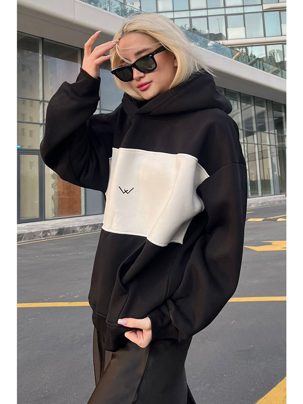 Madmext Siyah Renk Bloklu Şardonlu Sweatshirt MG1544 - 1