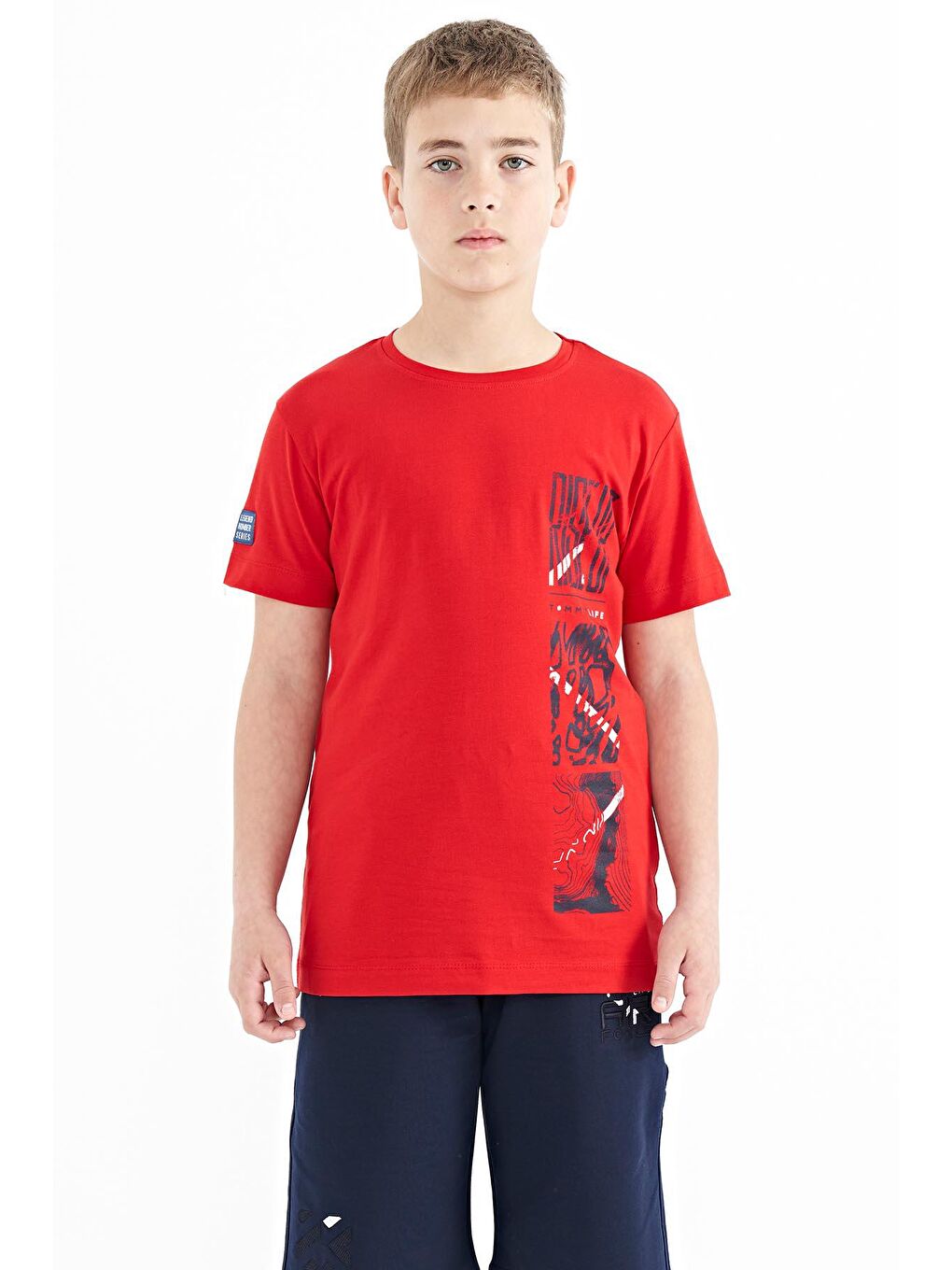 TOMMYLIFE Kırmızı Baskı Detaylı O Yaka Standart Kalıp Erkek Çocuk T-Shirt - 11104