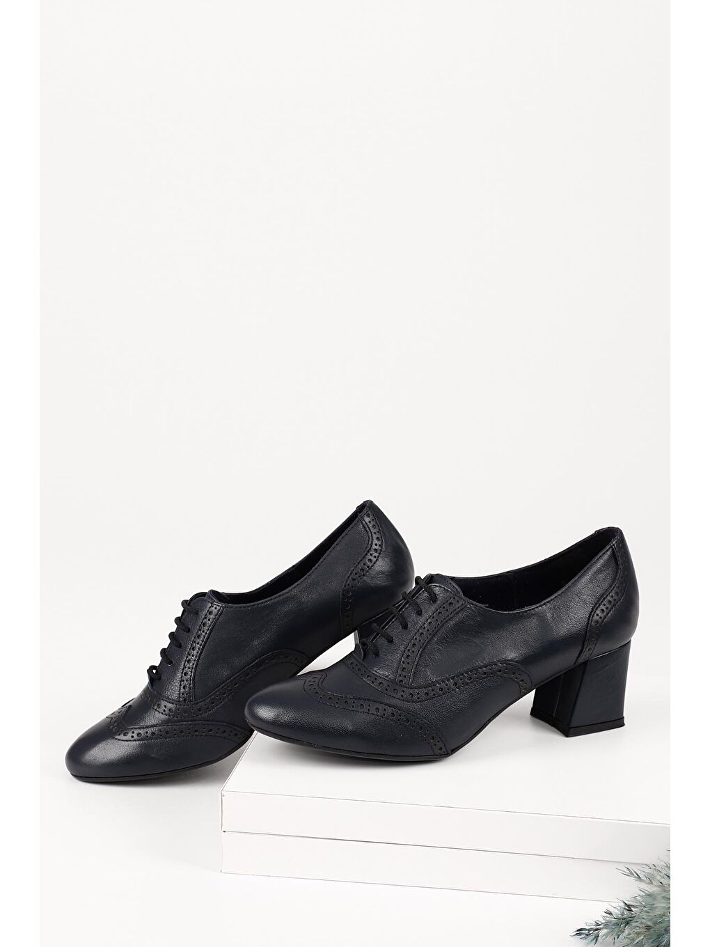 Lacivert LACİVERT  Hakiki Deri Yuvarlak  Burun Orta Kalın Topuklu Bağcıklı Kadın Ayakkabı 24216