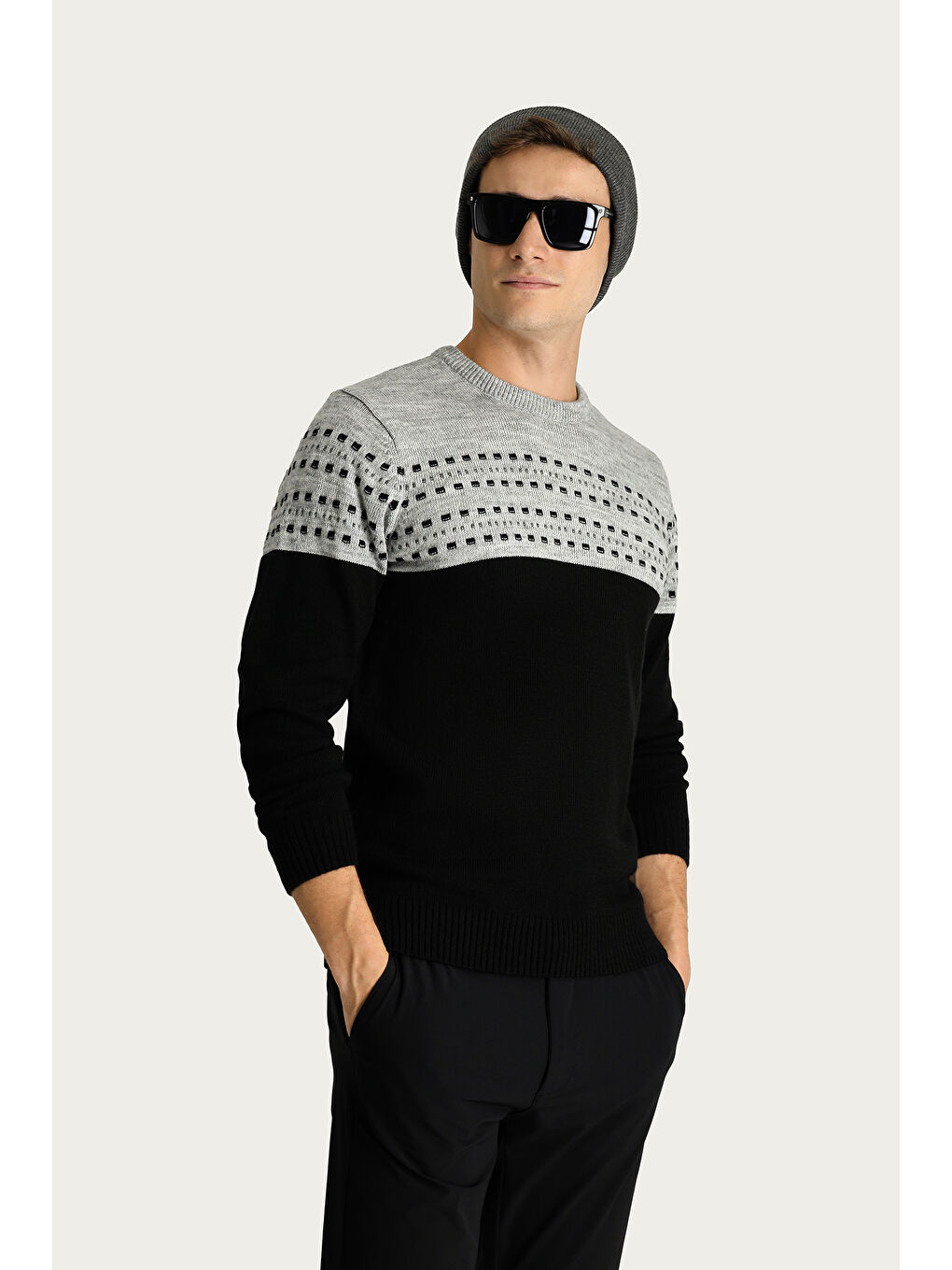 Siyah Bisiklet Yaka Slim Fit Dar Kesim Desenli Triko Kazak-2