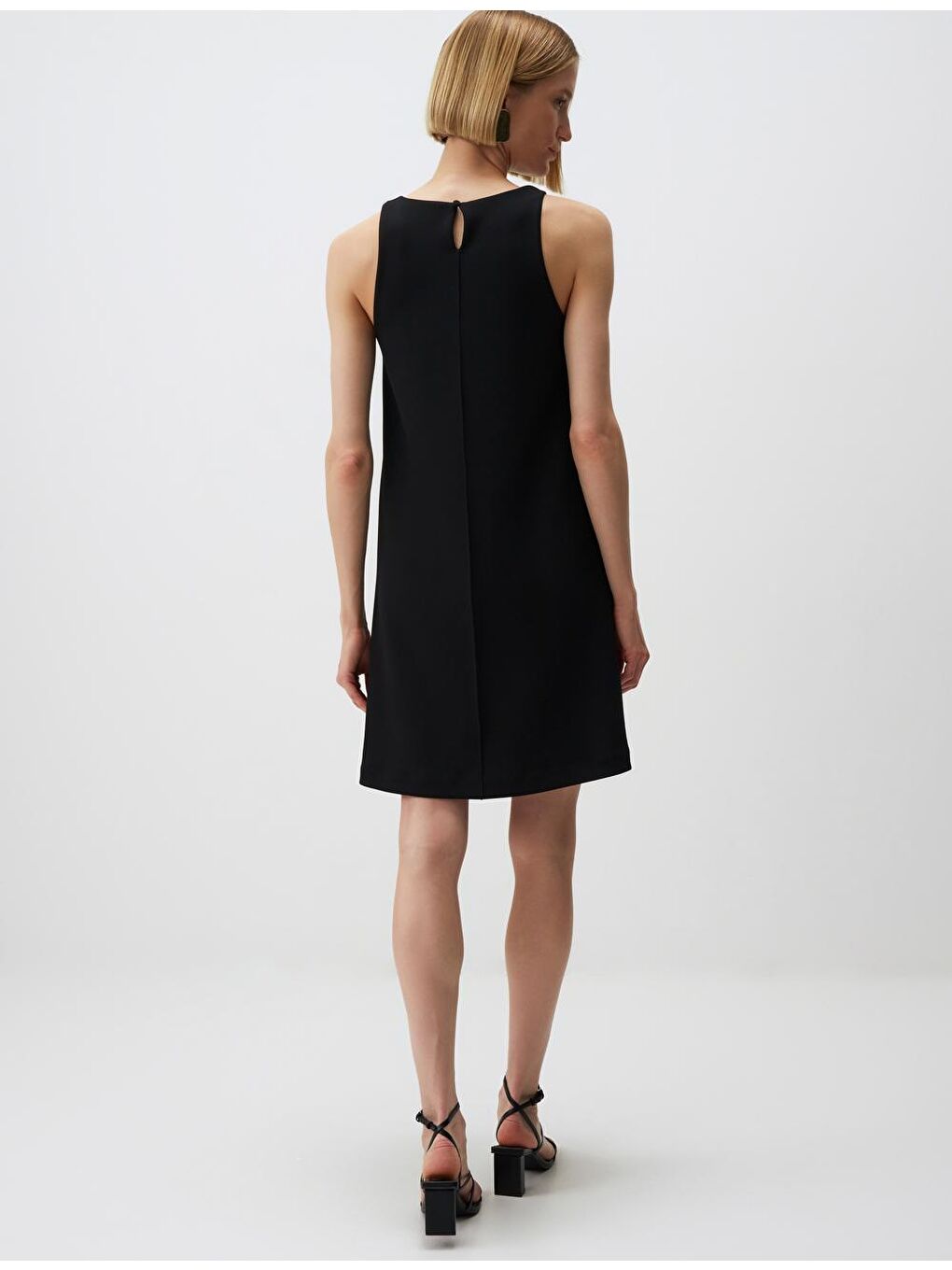 Siyah Basic Bisiklet Yaka Kolsuz Mini Elbise-5