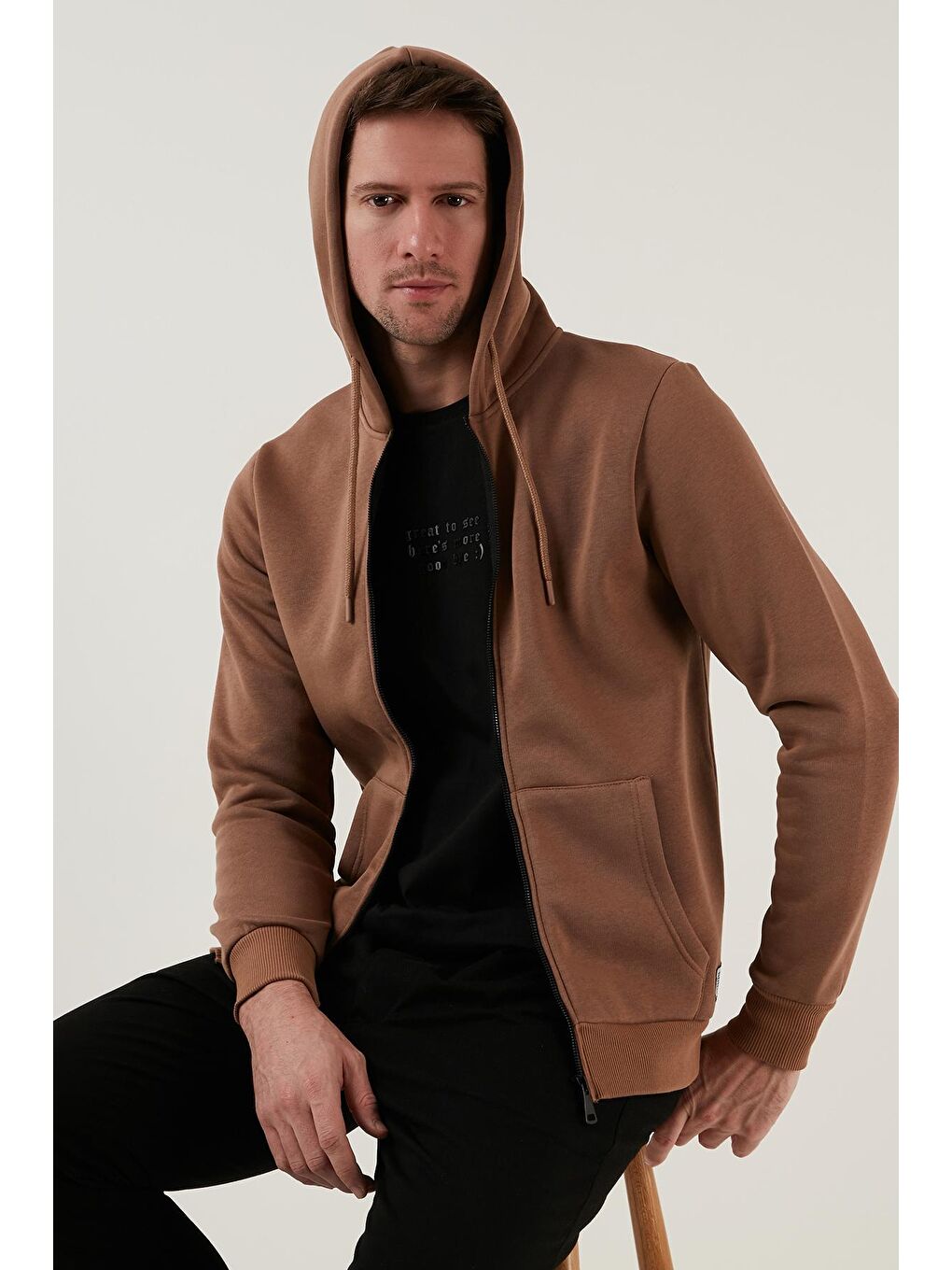 Kahverengi Slim Fit Kapüşonlu  İçi Tüylü Yumuşak Şardonlu Kışlık Fermuarlı Sweatshirt 5905340