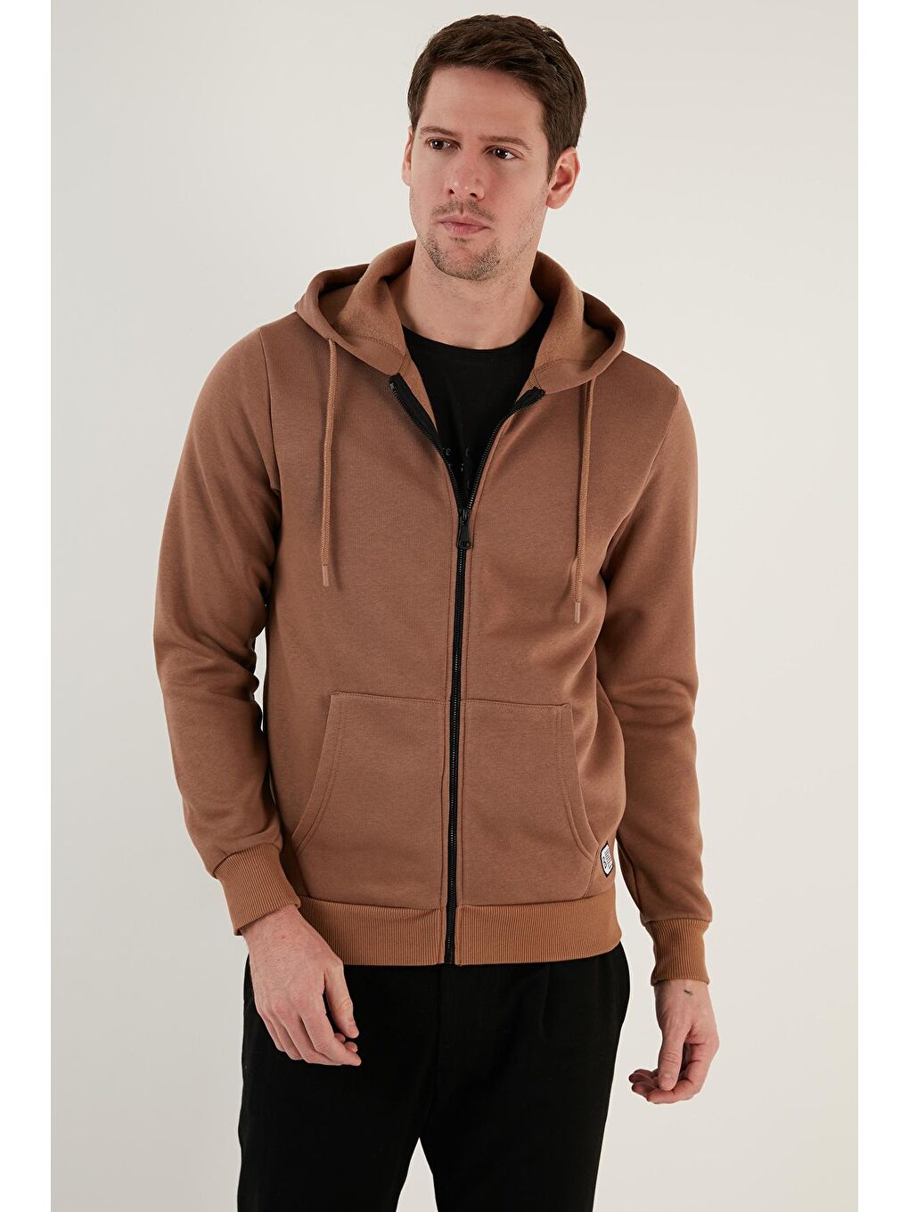 Kahverengi Slim Fit Kapüşonlu  İçi Tüylü Yumuşak Şardonlu Kışlık Fermuarlı Sweatshirt 5905340-1