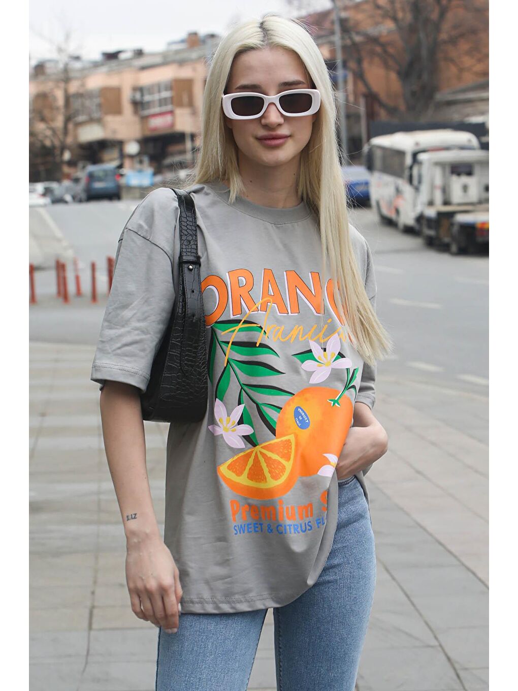 Boyalı Gri Baskılı Bisiklet Yaka Kadın Tişört Mg1707