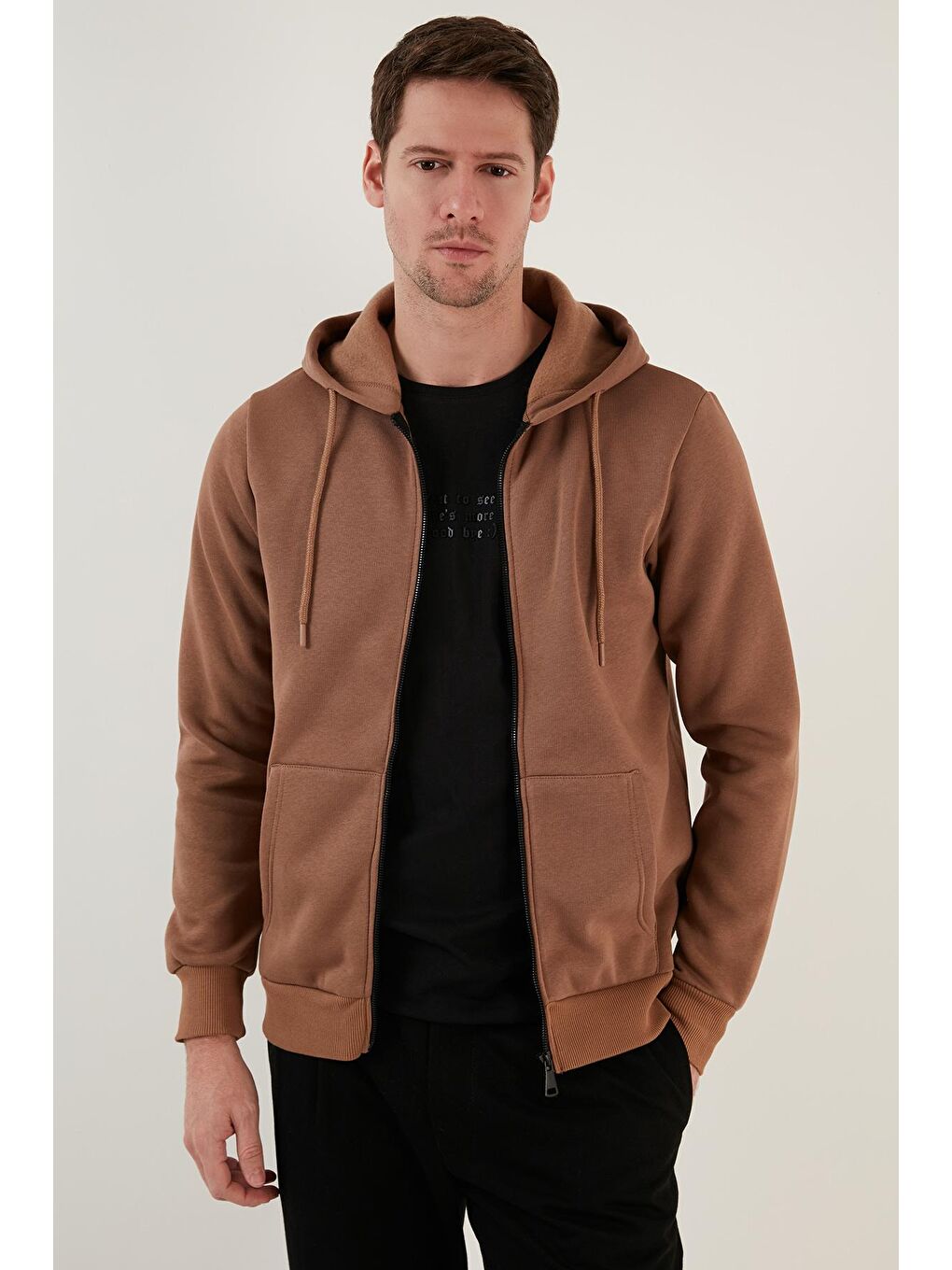Kahverengi Slim Fit Kapüşonlu  İçi Tüylü Yumuşak Şardonlu Kışlık Fermuarlı Sweatshirt 5905340-2