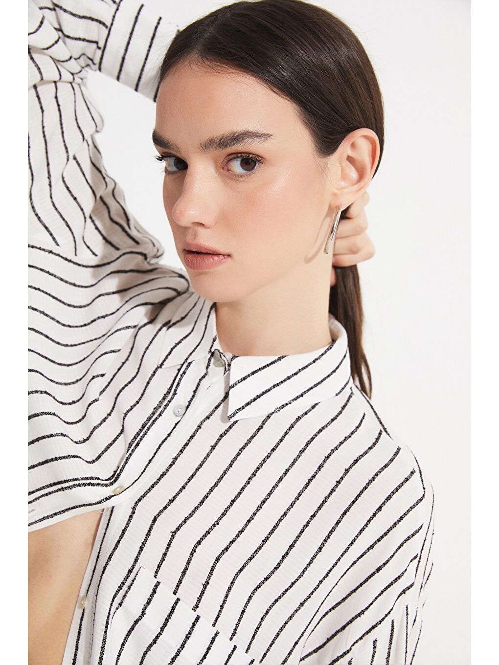 Beyaz Kadın Exclusive Boyfriend/Geniş Kalıp Çizgili Viskon Gömlek-4