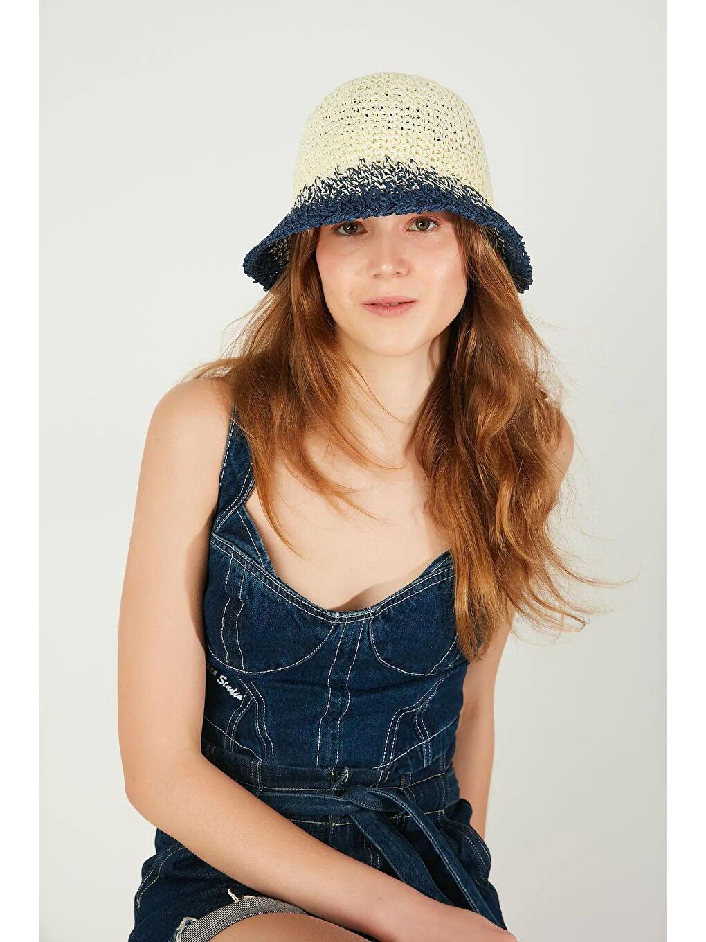 Kadın Ekru-Lacivert El Örgüsü Hasır Şapka HSR2072