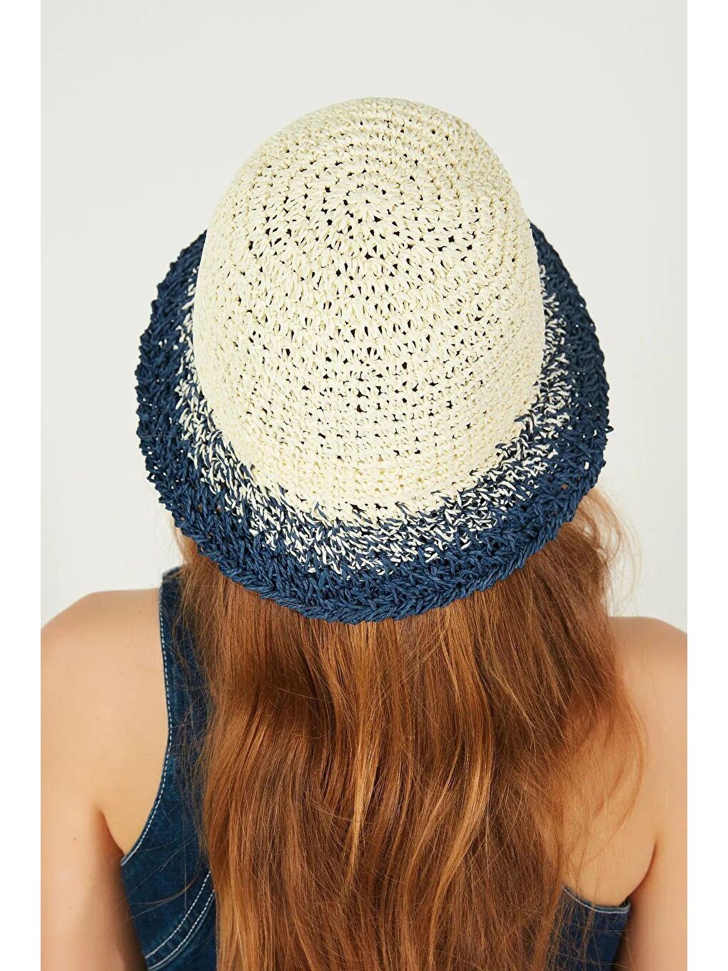 Kadın Ekru-Lacivert El Örgüsü Hasır Şapka HSR2072-1
