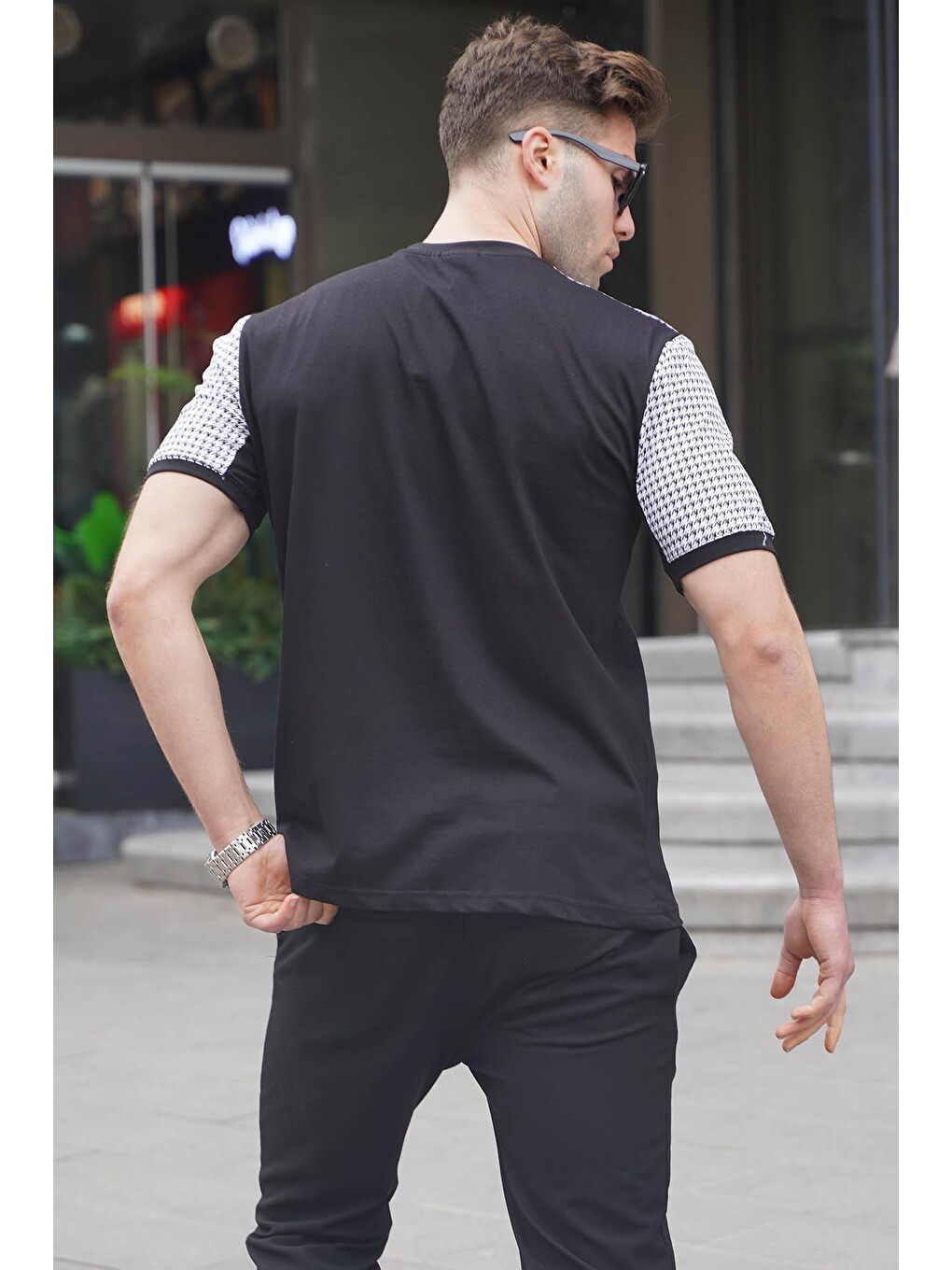 Siyah Kazayağı Desenli Erkek Tişört 6103-1