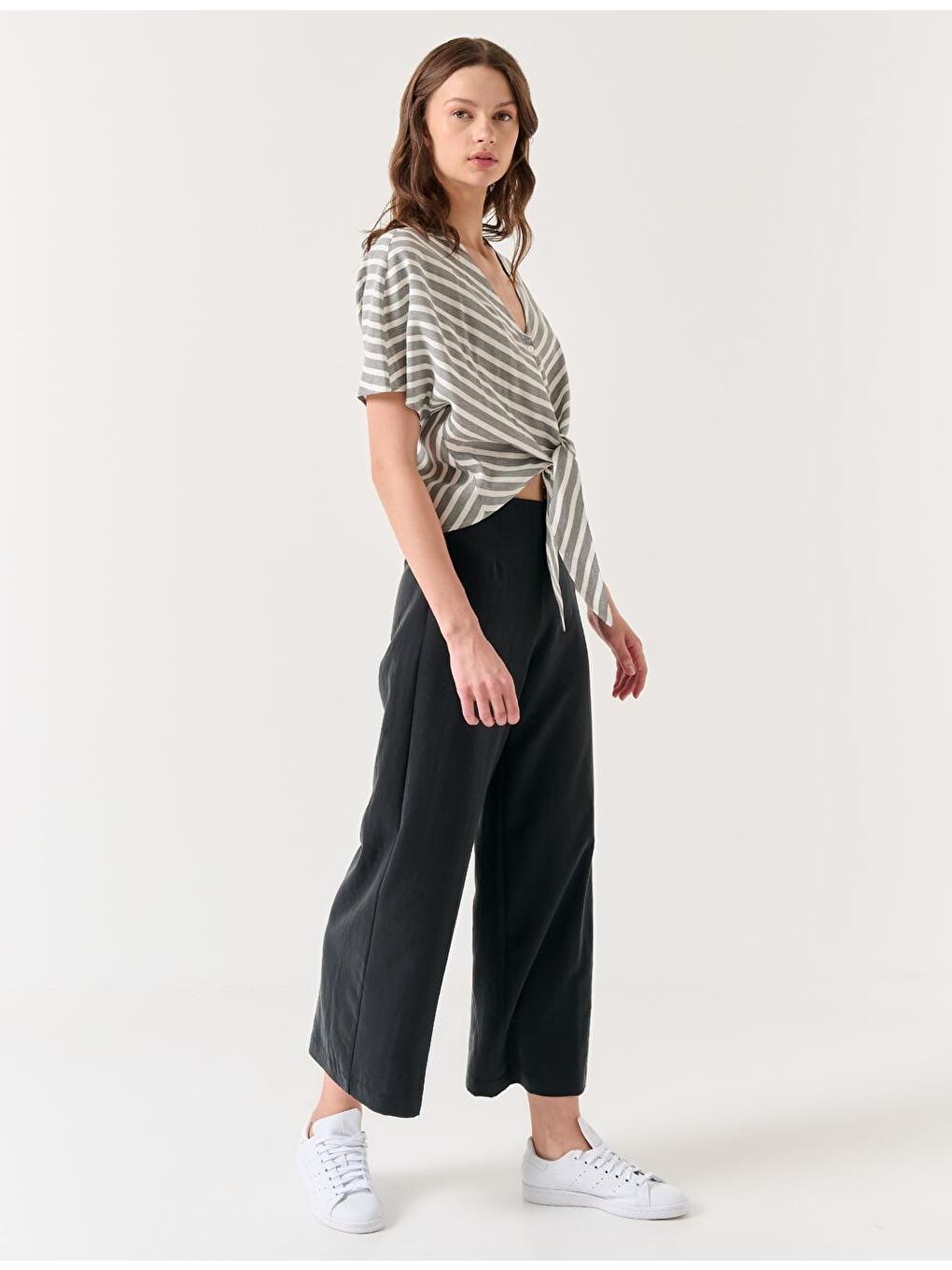 Siyah Bol Paça Yüksek Bel Dokuma Pantolon-1