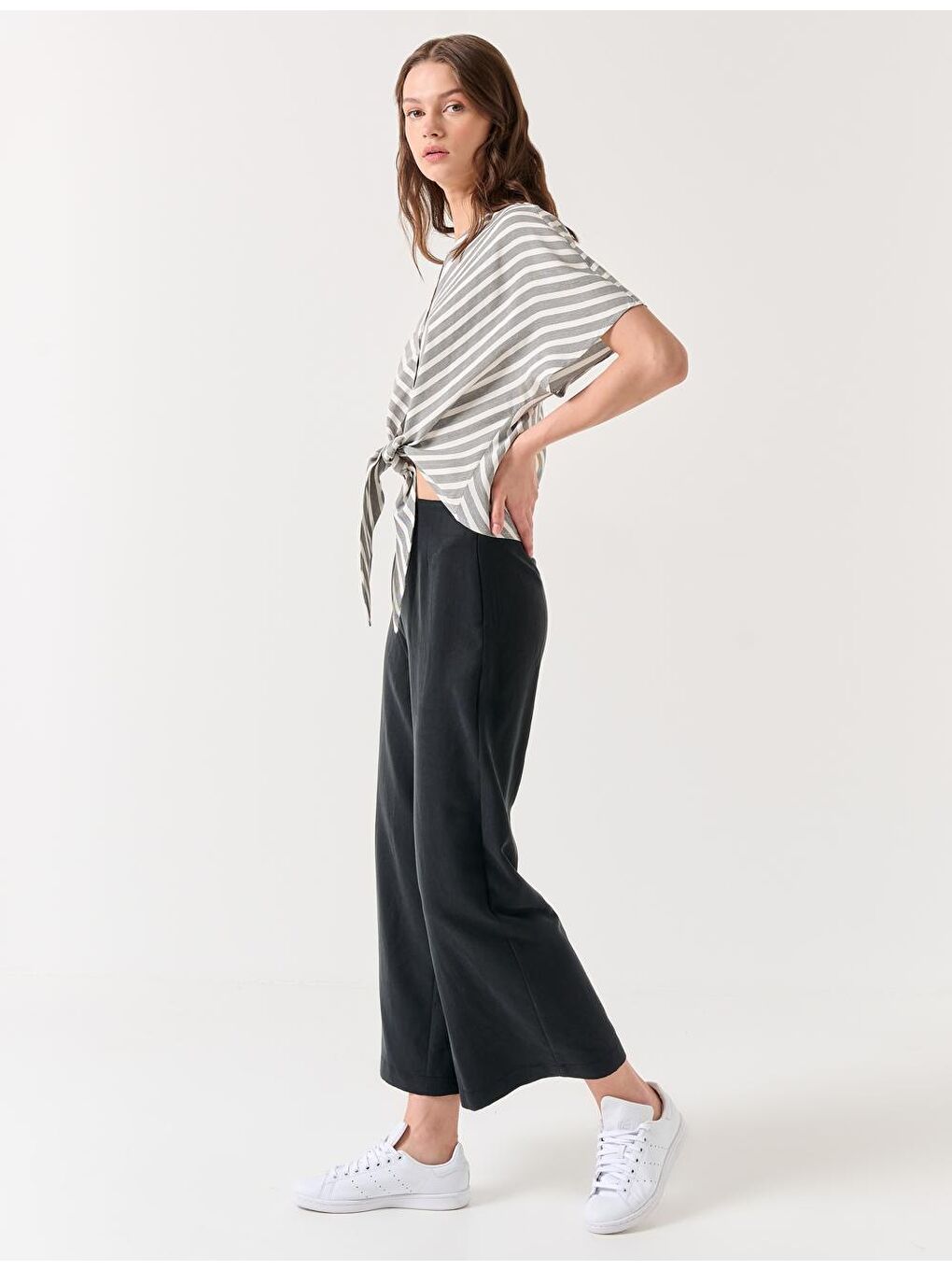 Siyah Bol Paça Yüksek Bel Dokuma Pantolon-2