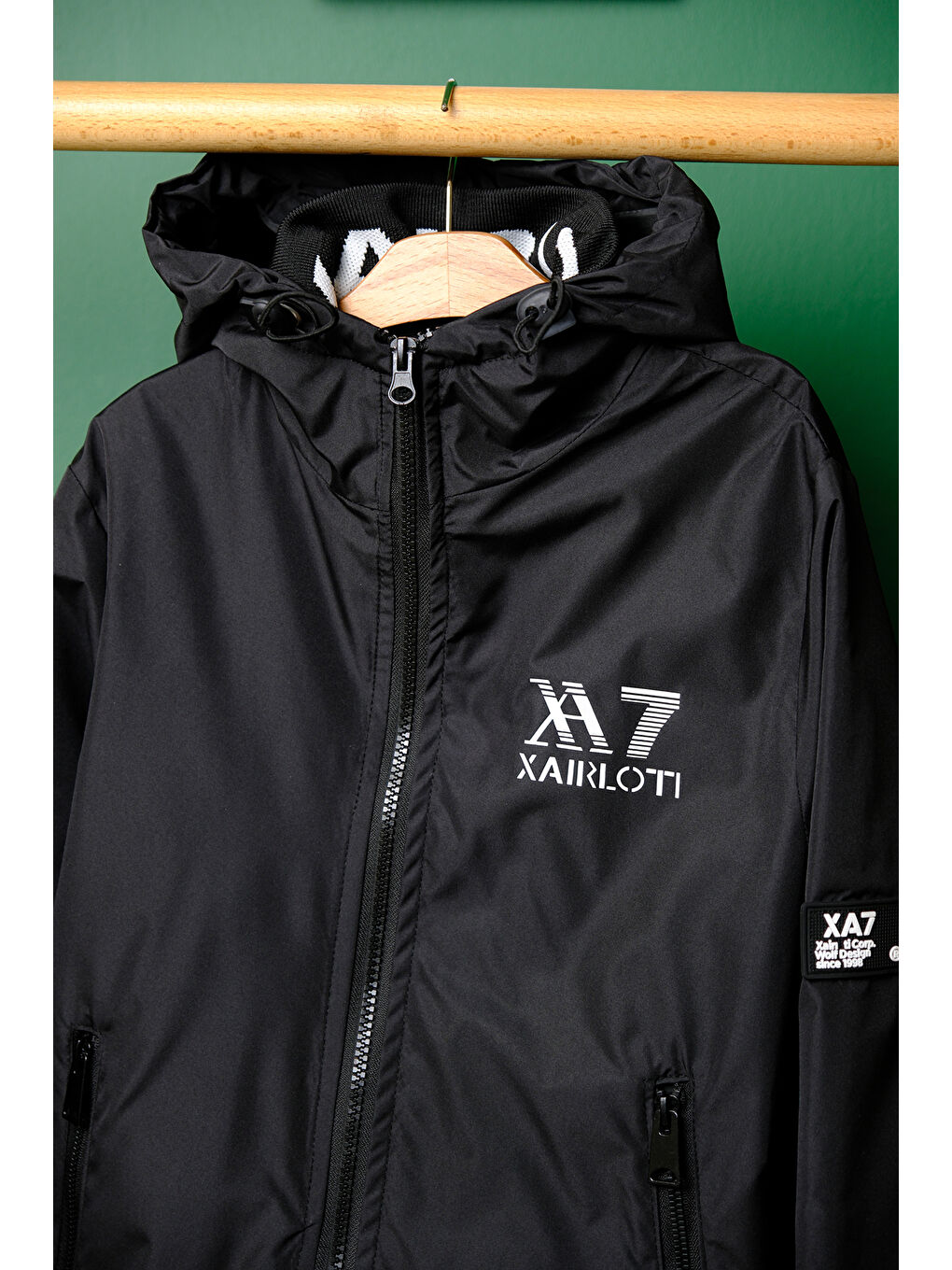 Siyah Erkek Çocuk Spor Mevsimlik Mont MM.XA7-8